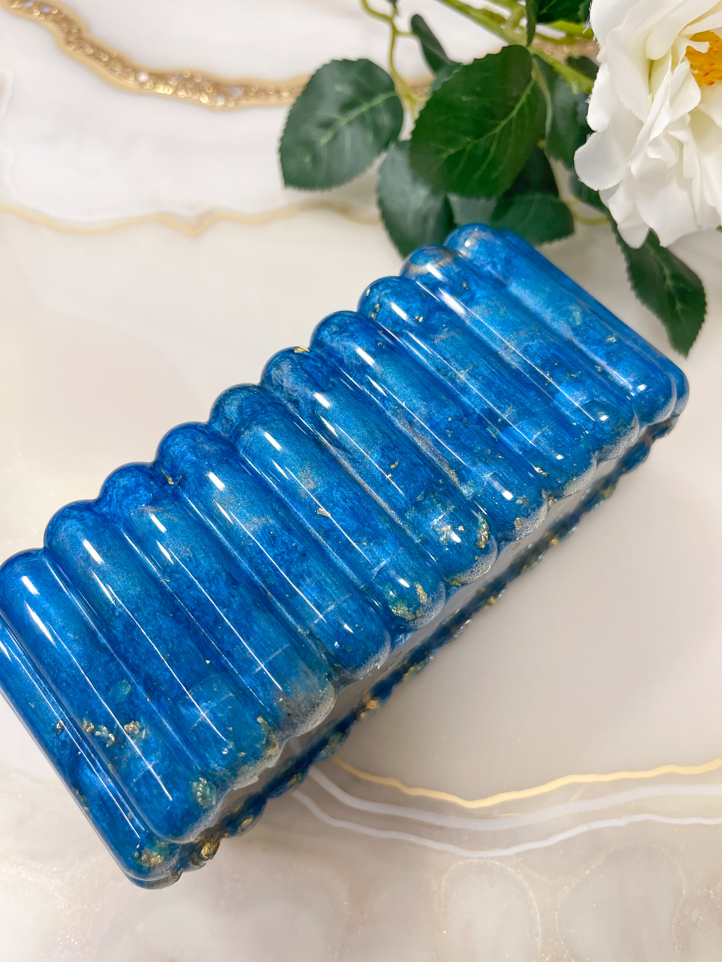 Cutie bijiterii albastru & auriu