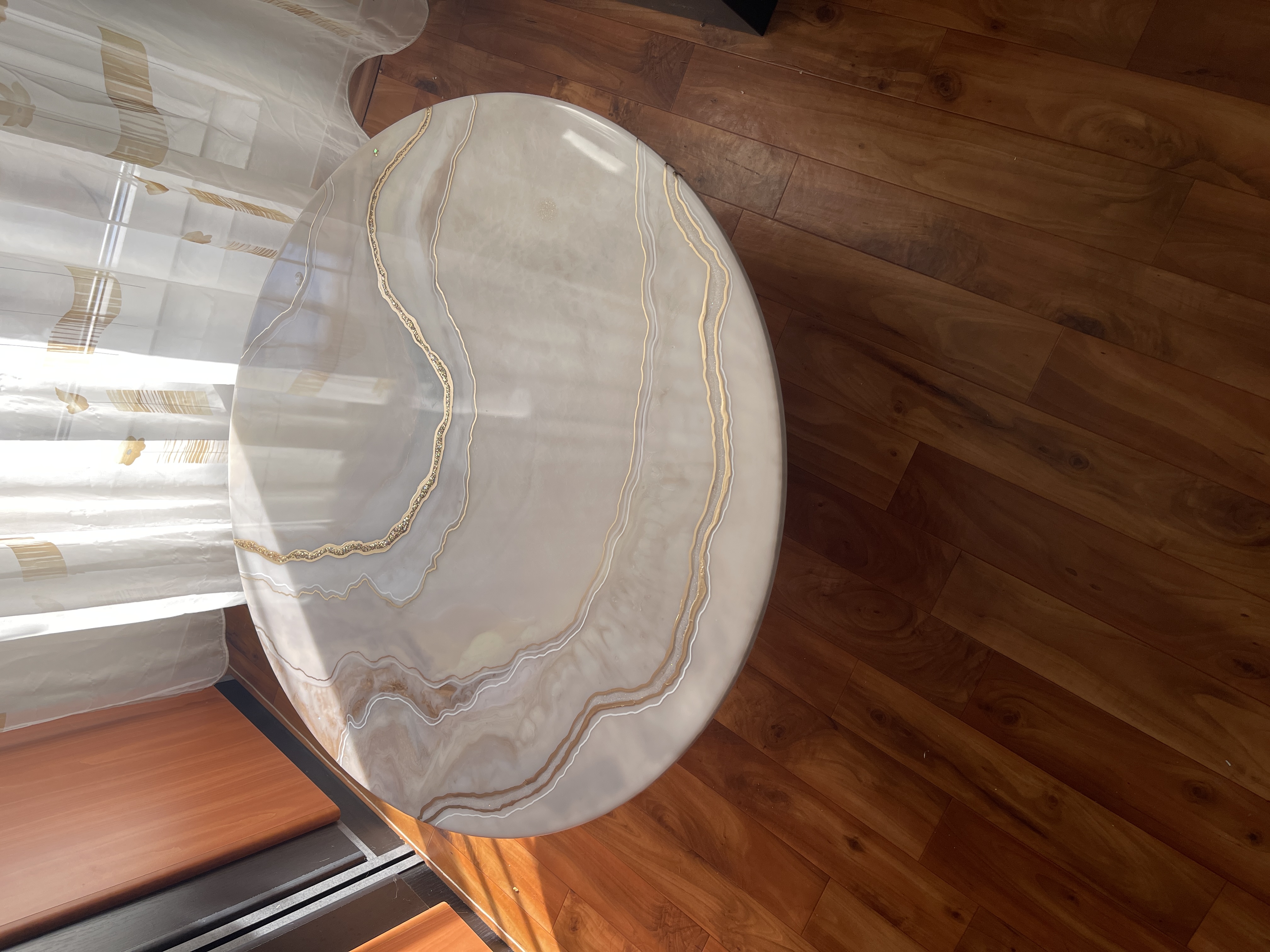 Măsuță de cafea rotundă stil marmură bej/crem 80cm