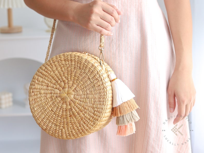 Round Crossbody Purse Bag with Tassel, Straw Purse, Wedding Guest Bag, Boho Bag, Circle Bag, Minimalist Moon Bag Top Zipper, Woven Handbag
