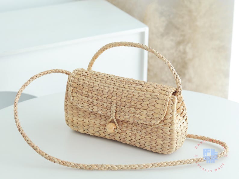 Woven Crossbody Bag Handmade Small Bag Purse Handbag for Women Rattan Crossbody Summer Mini Cell Phone Bag Chic Hobo Bag Shoulder Bag