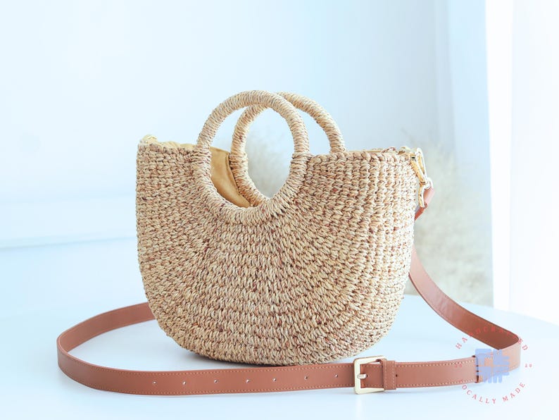 Handmade Round Straw Crossbody Bag: Woven Summer Purse