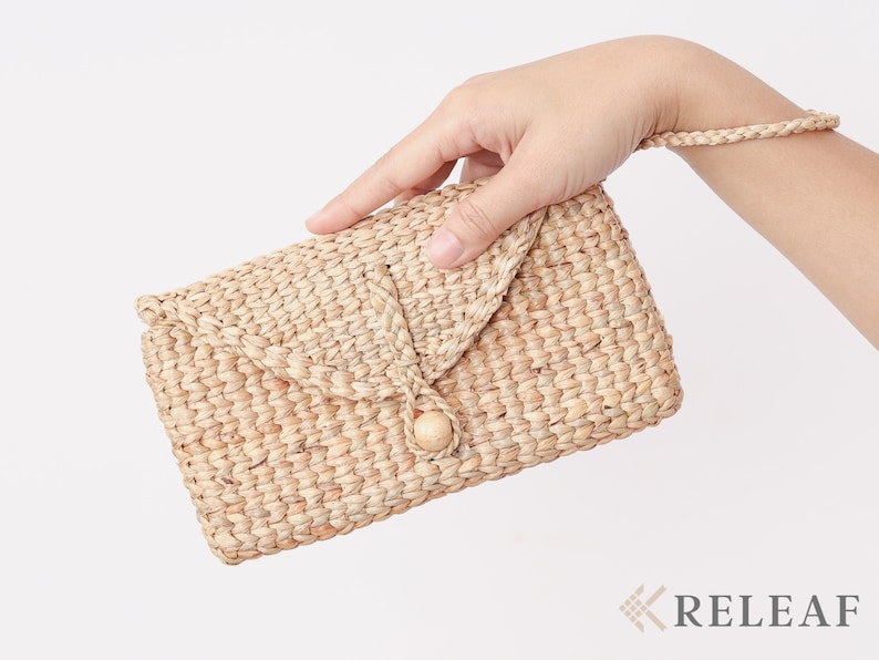 Handwoven Straw Clutch: Minimalist Women's Wallet with Wristlet