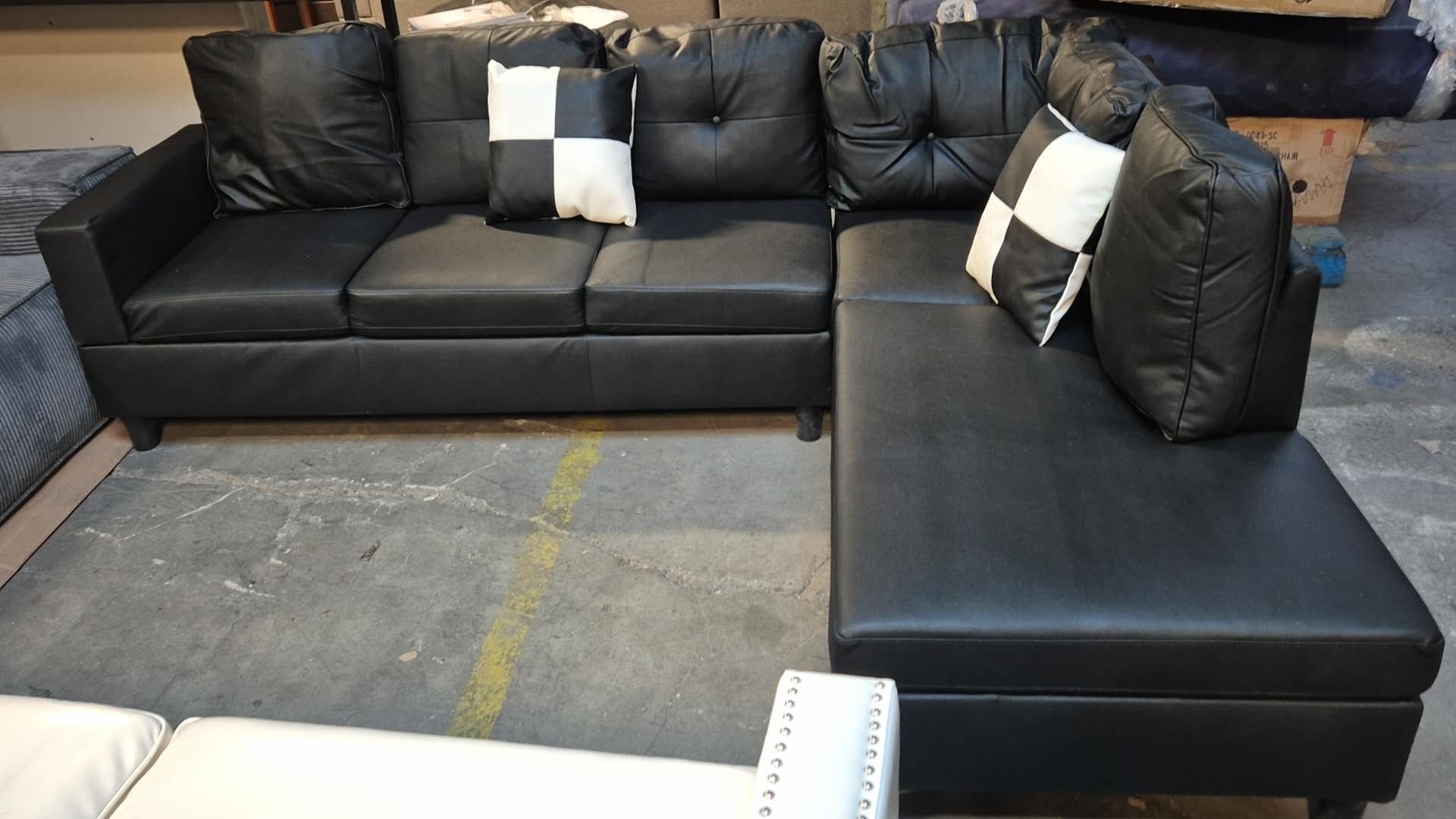 BRAND NEW SECTIONAL COUCH WITH OTTOMAN INCLUDED