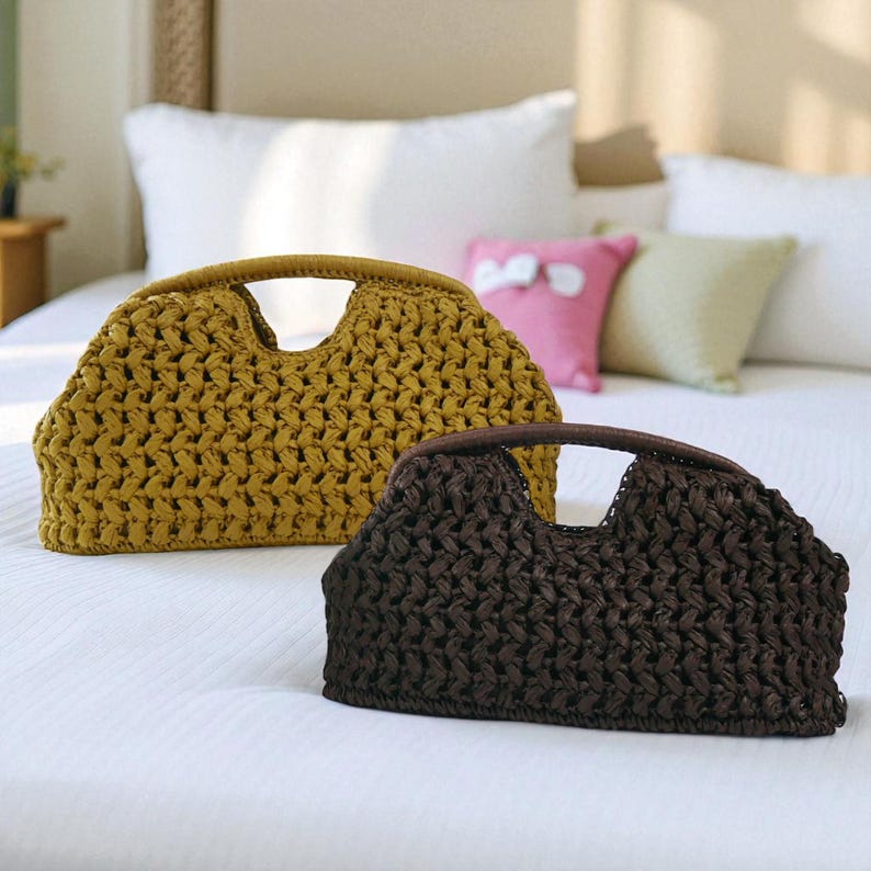 Handmade Straw Shell Clutch: Vintage-Inspired Woven Beach Purse for Women