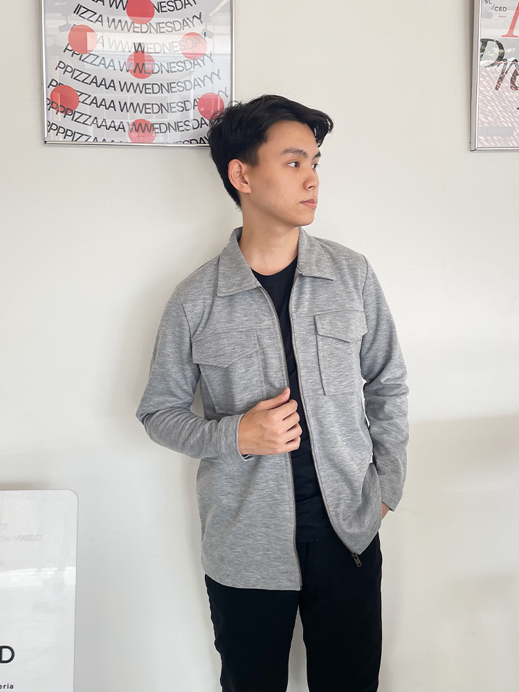 Jaket abu-abu kasual pria