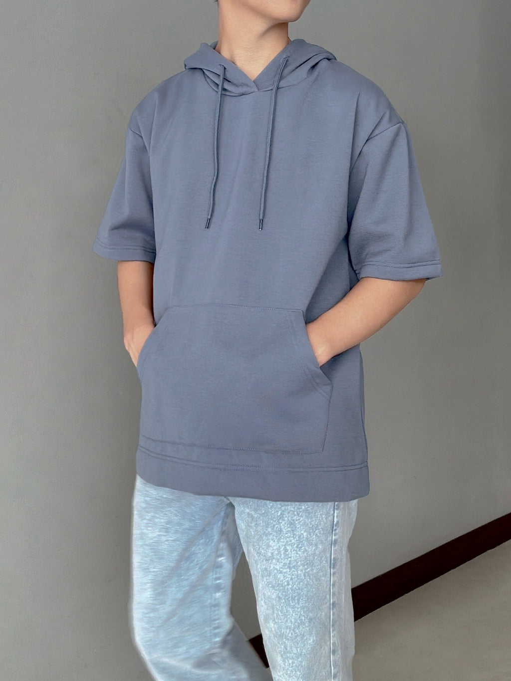 Hoodie pendek abu-abu