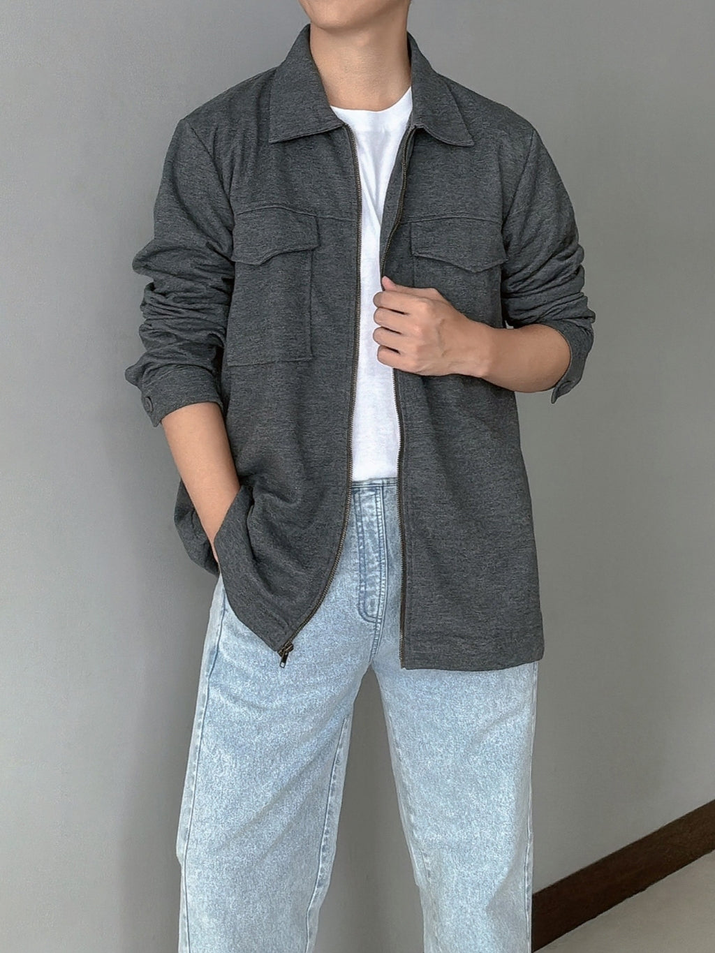 Jaket kasual abu-abu