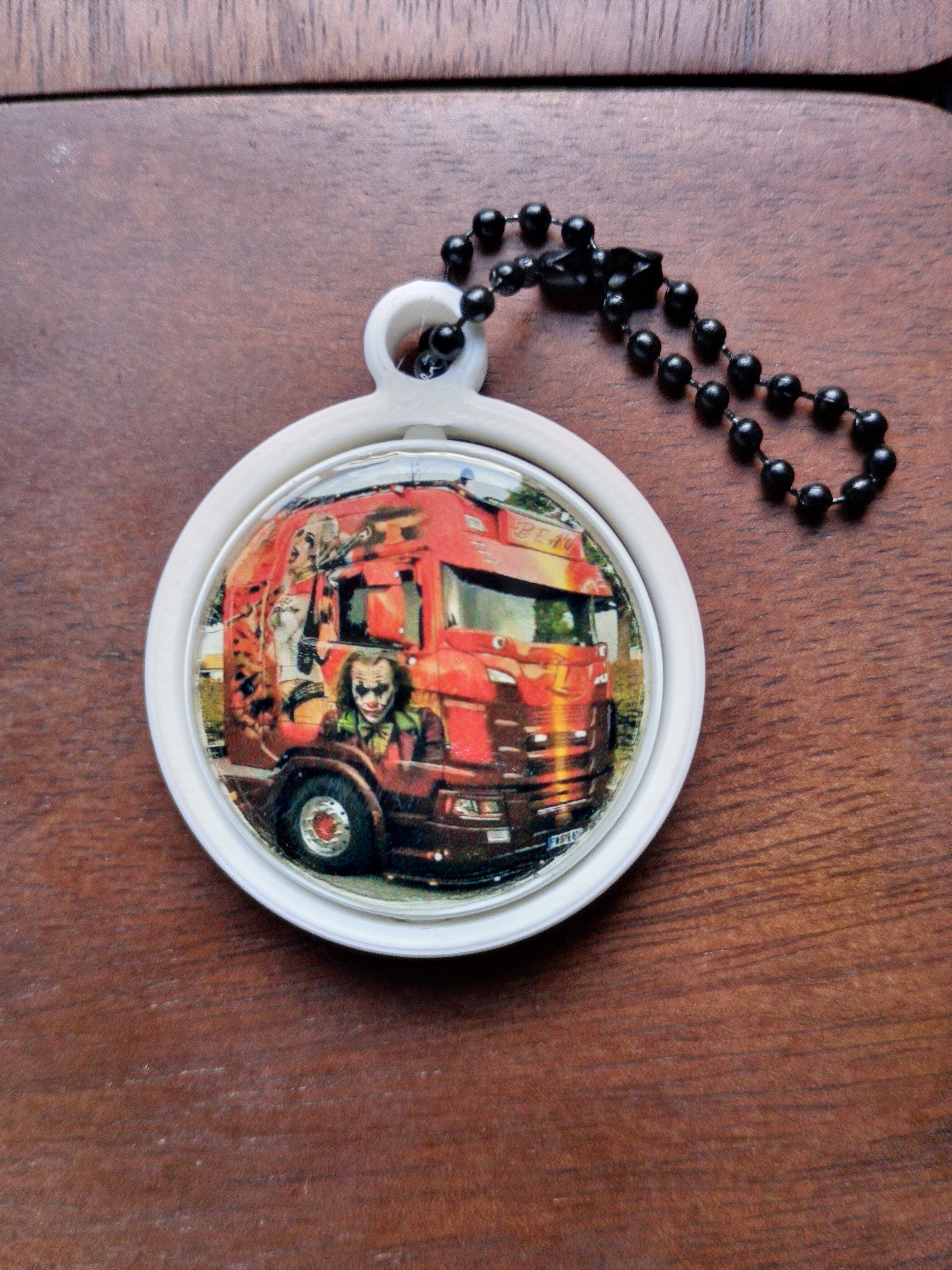 Porte-clés gyroscopique camion rouge