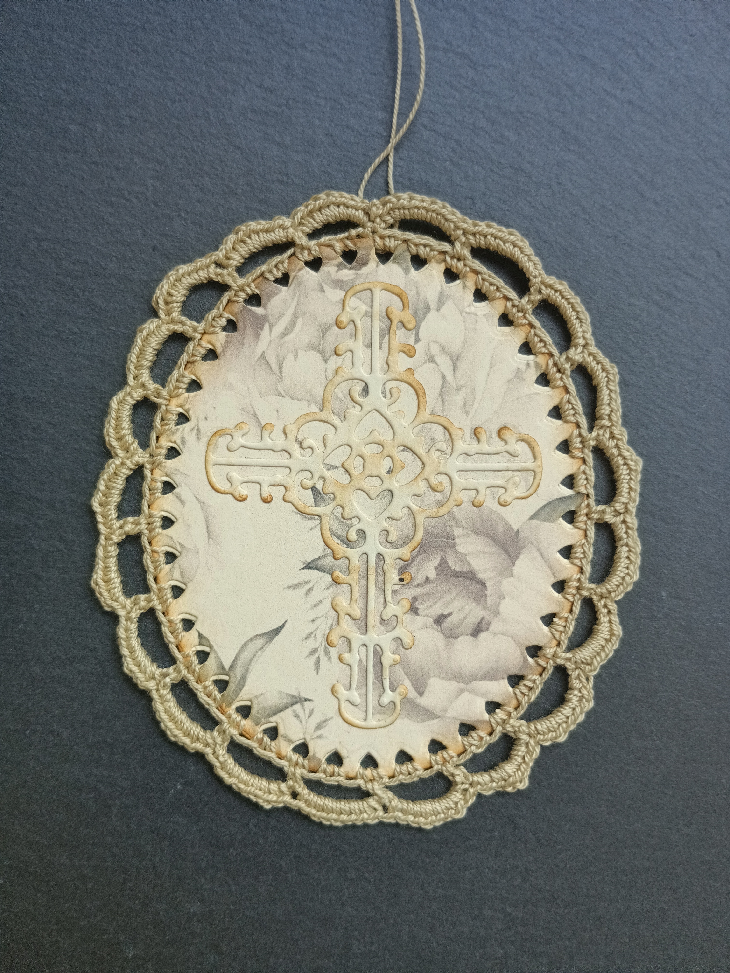 Médaillon décoratif en dentelle