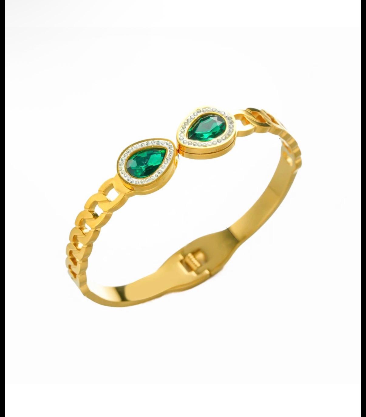 Bracelet doré avec émeraudes