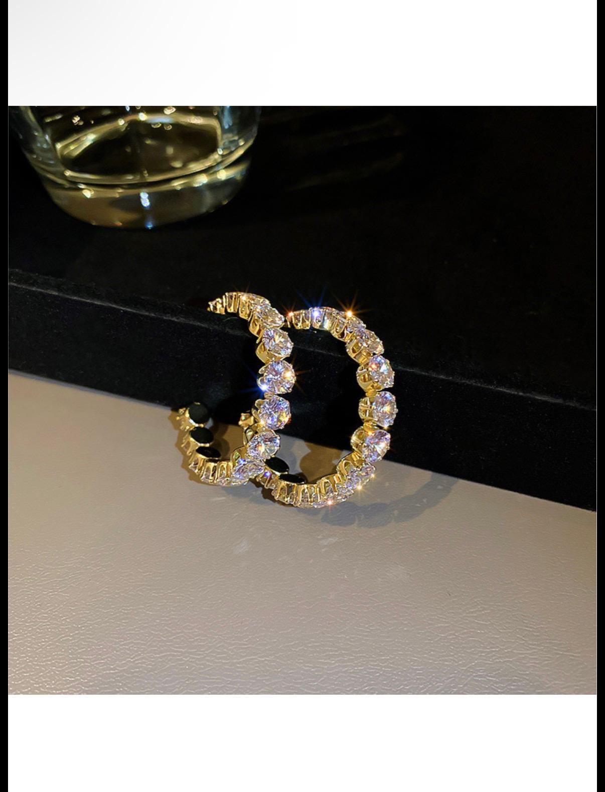 Boucles d’oreilles créoles en strass