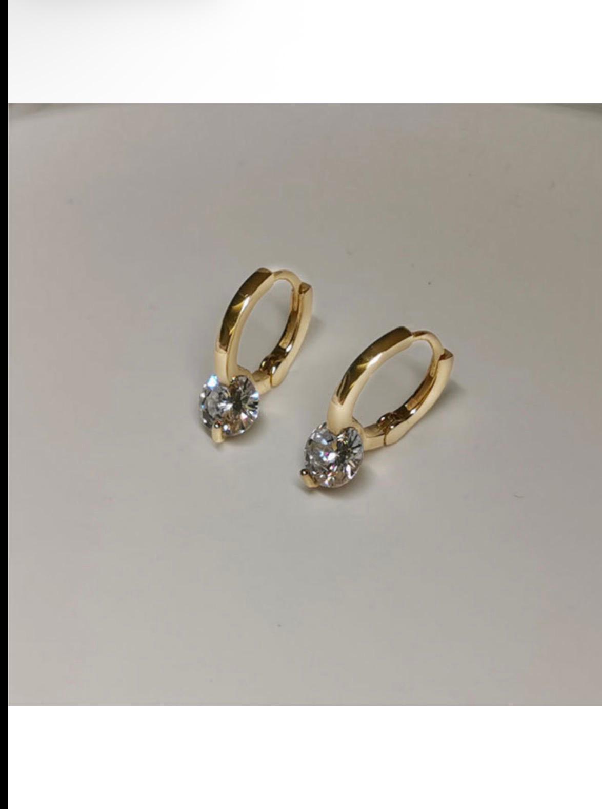 Boucles d'oreilles en doré avec pierre zircon