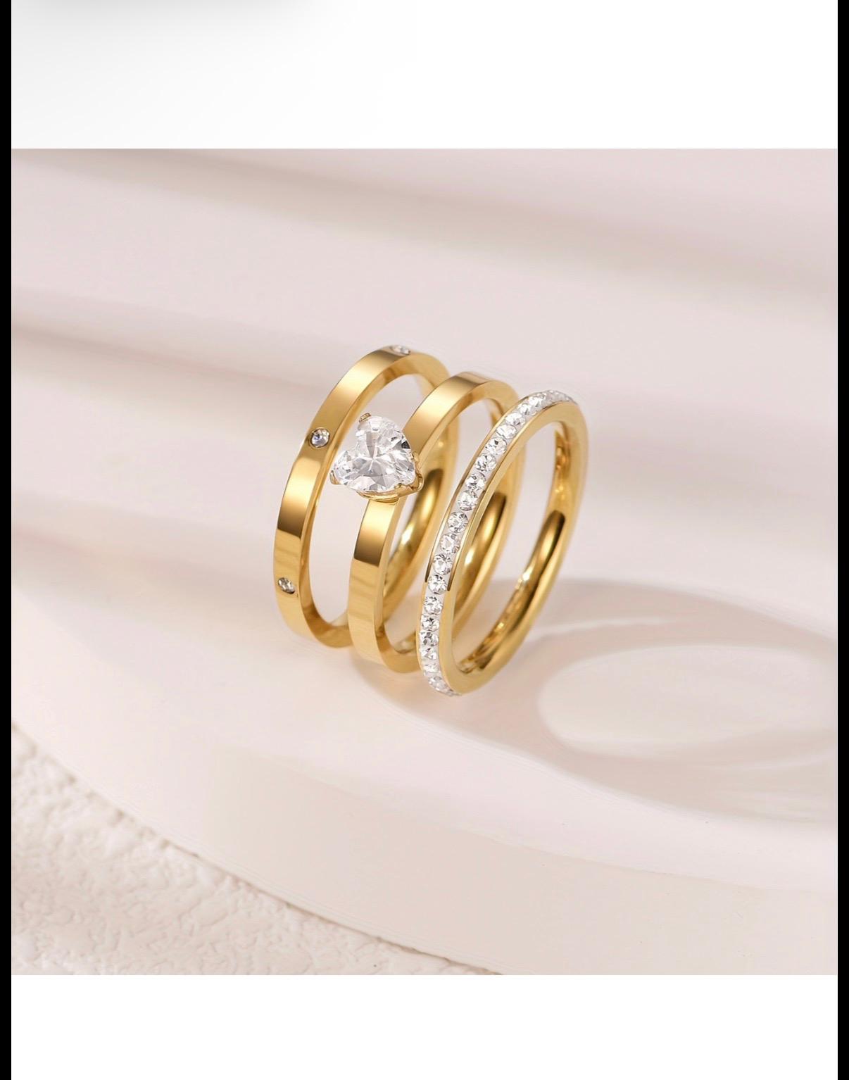 Ensemble de bagues dorées avec strass