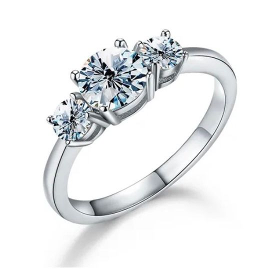 Bague en argent avec trois pierres