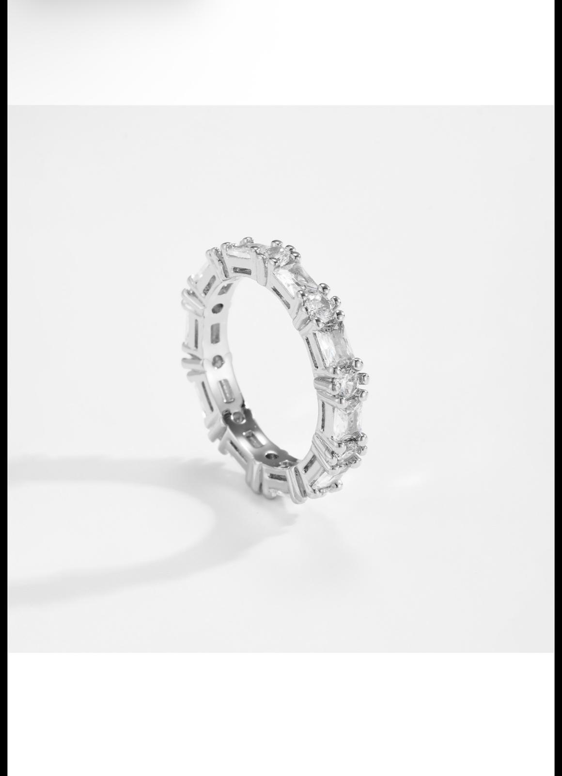 Bague argenté sertie de pierres