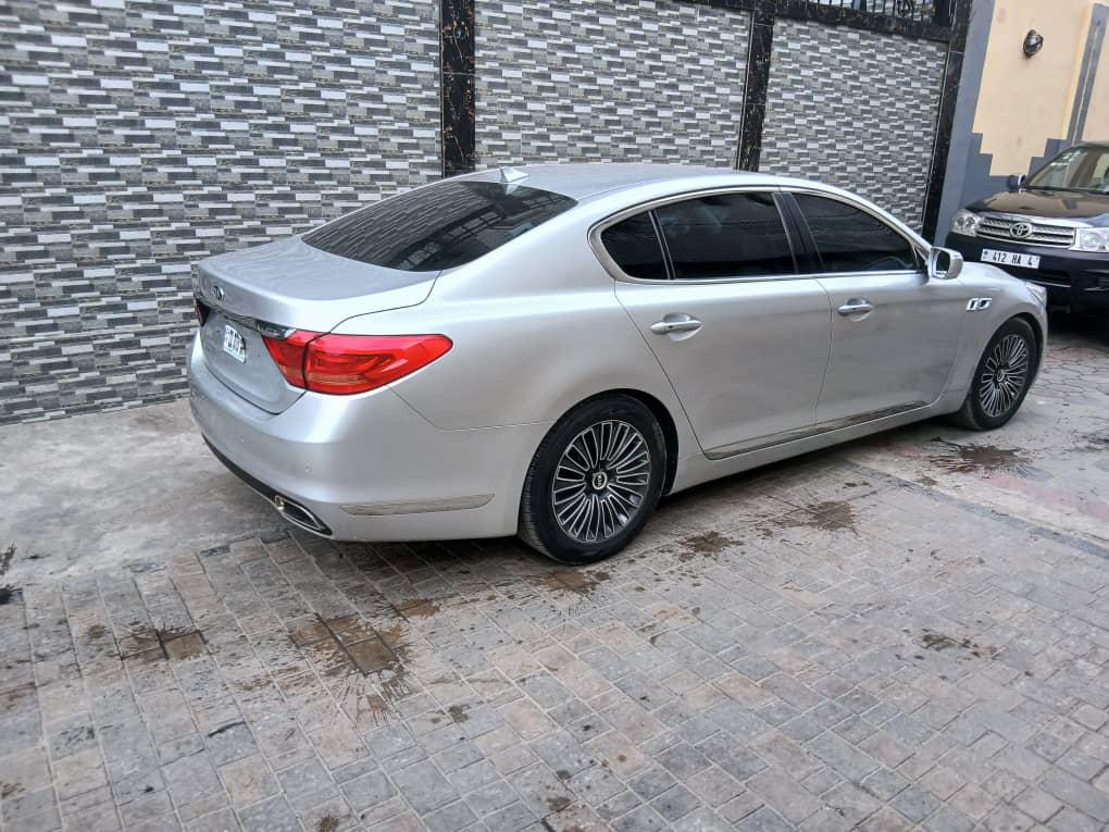 Kia Quoris Sedan