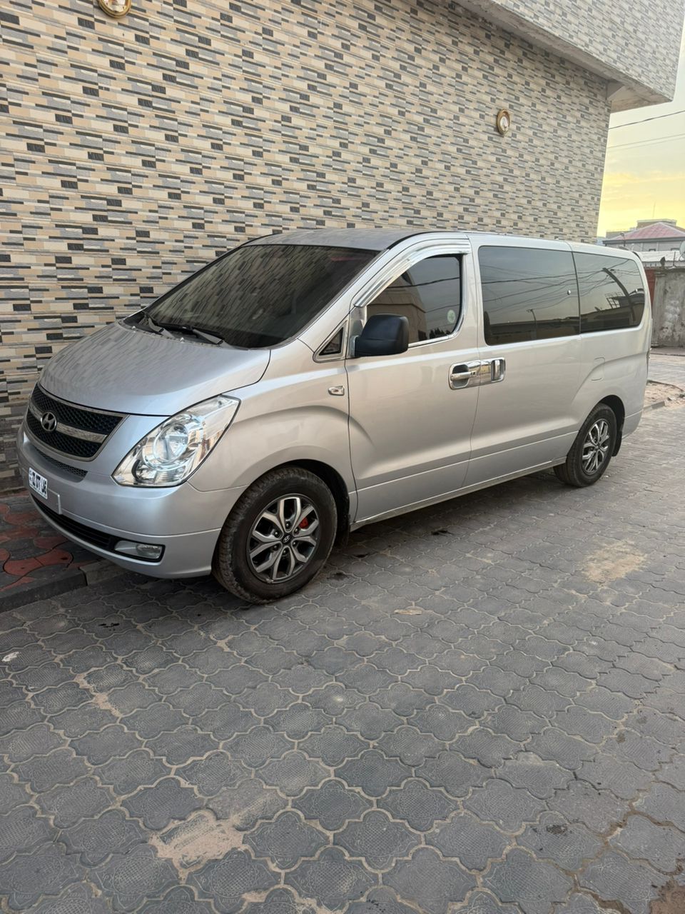 Hyundai H-1