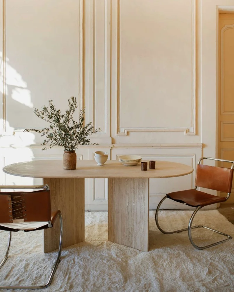 Table à manger oblongue en travertin beige – Élégance naturelle et design intemporel