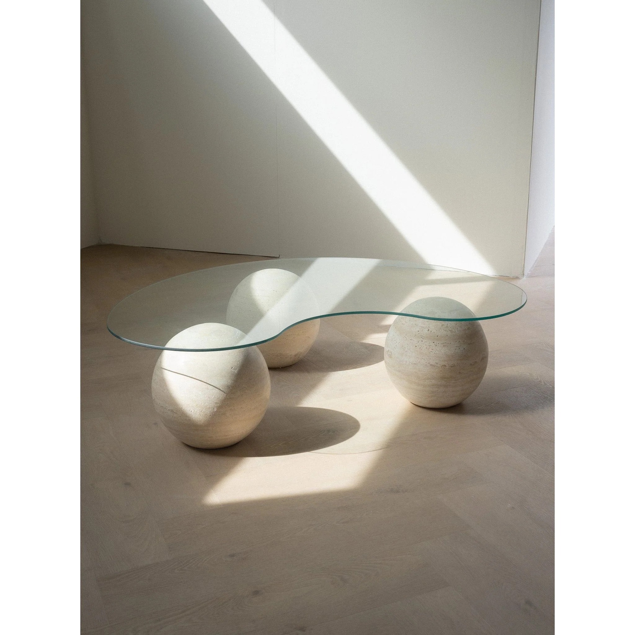 Table Basse de Forme Organique au Design Sculptural