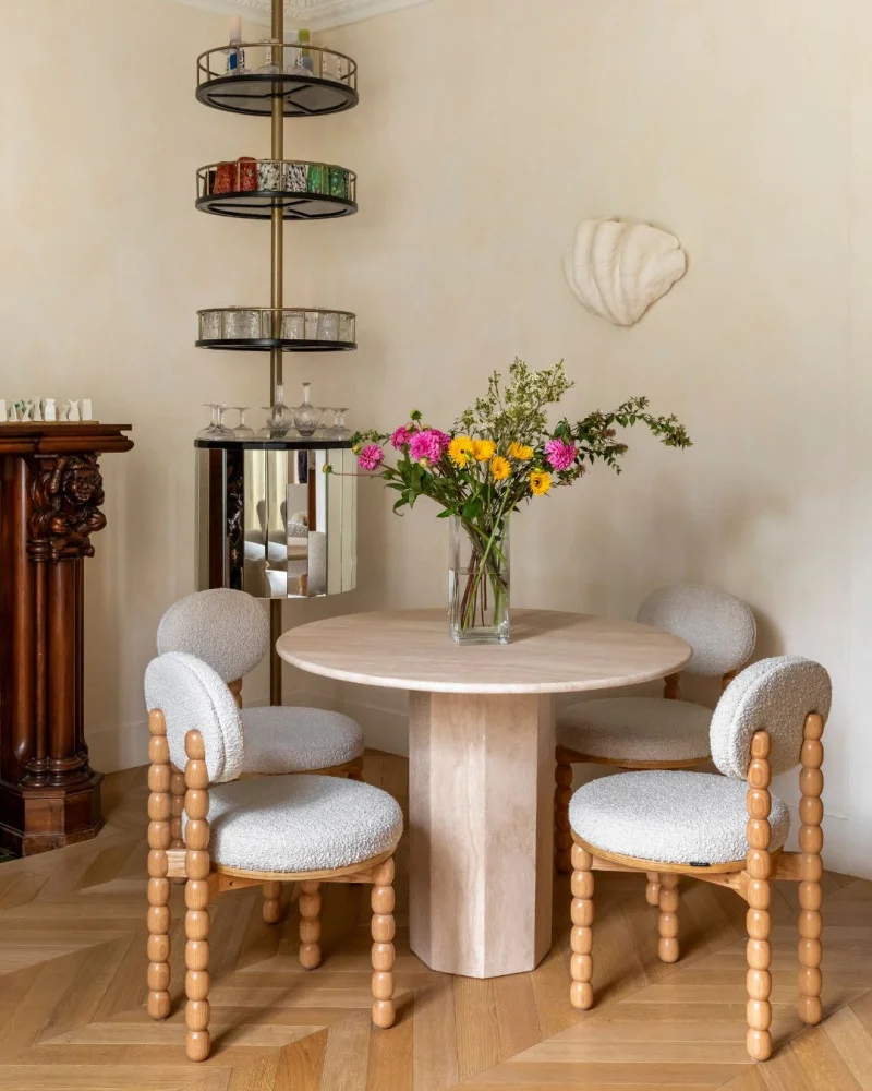 Table à manger ronde en travertin beige 100 cm – Élégance naturelle et convivialité