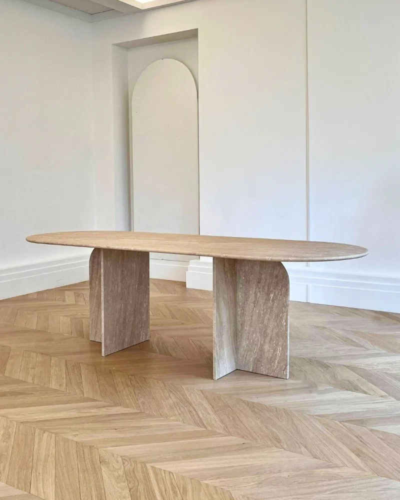Table à manger oblongue en travertin beige – Élégance naturelle et design contemporain