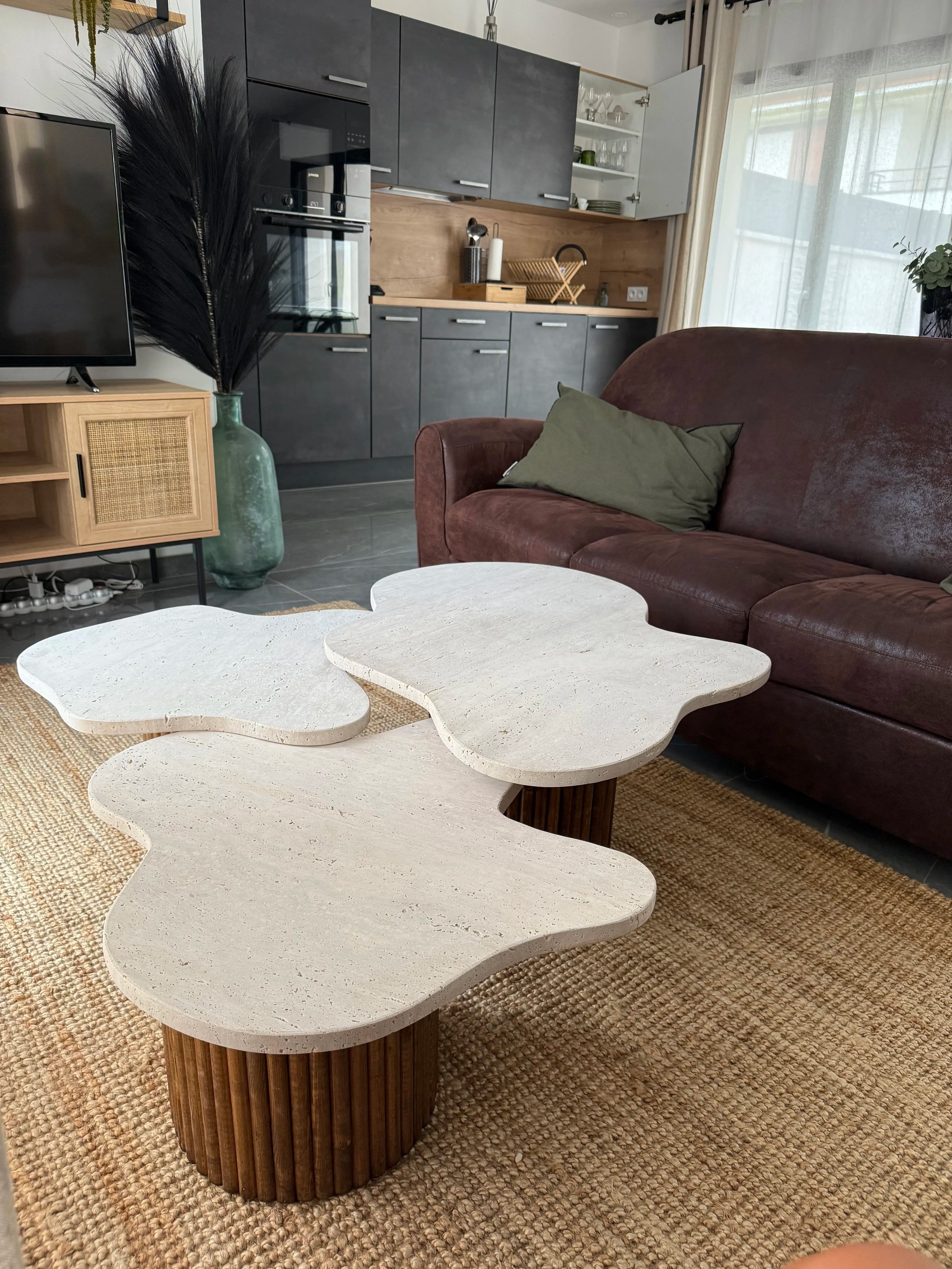 TrioForma Ensemble de trois tables basses en travertin