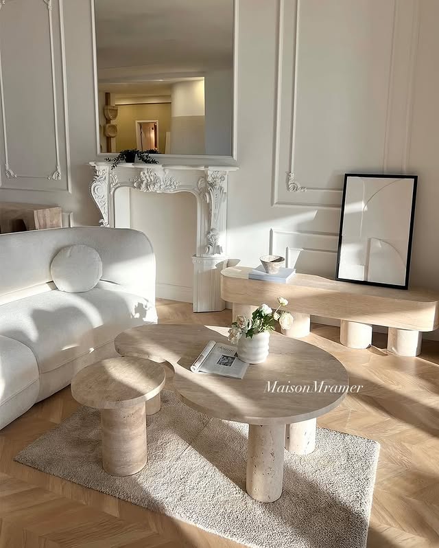 Ensemble de tables basses et d’appoint en travertin