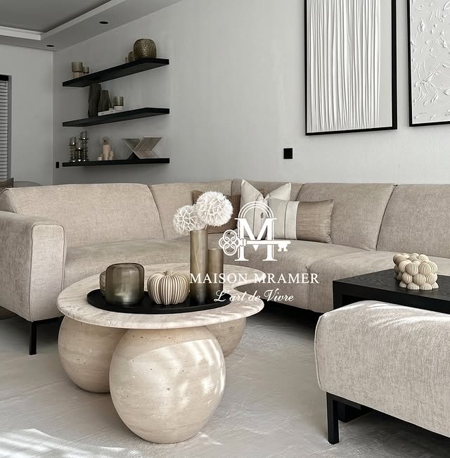 Sculpted Pebble Table basse en travertin