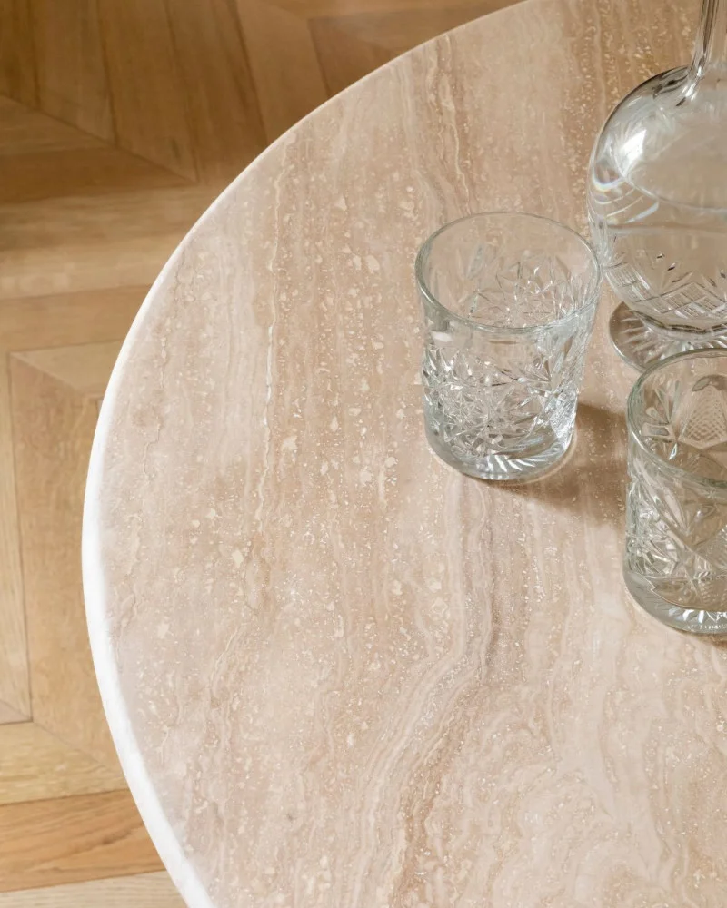 Table à manger ronde en travertin beige 100 cm – Élégance naturelle et convivialité