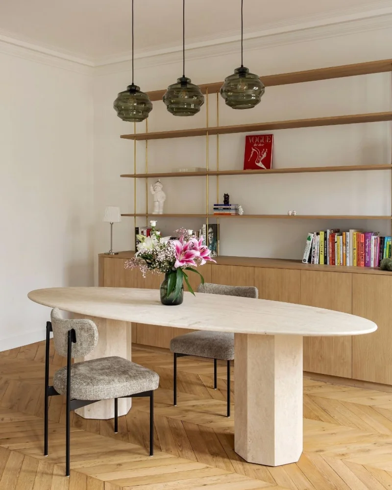 Table à manger ovale en travertin beige – Élégance naturelle et convivialité