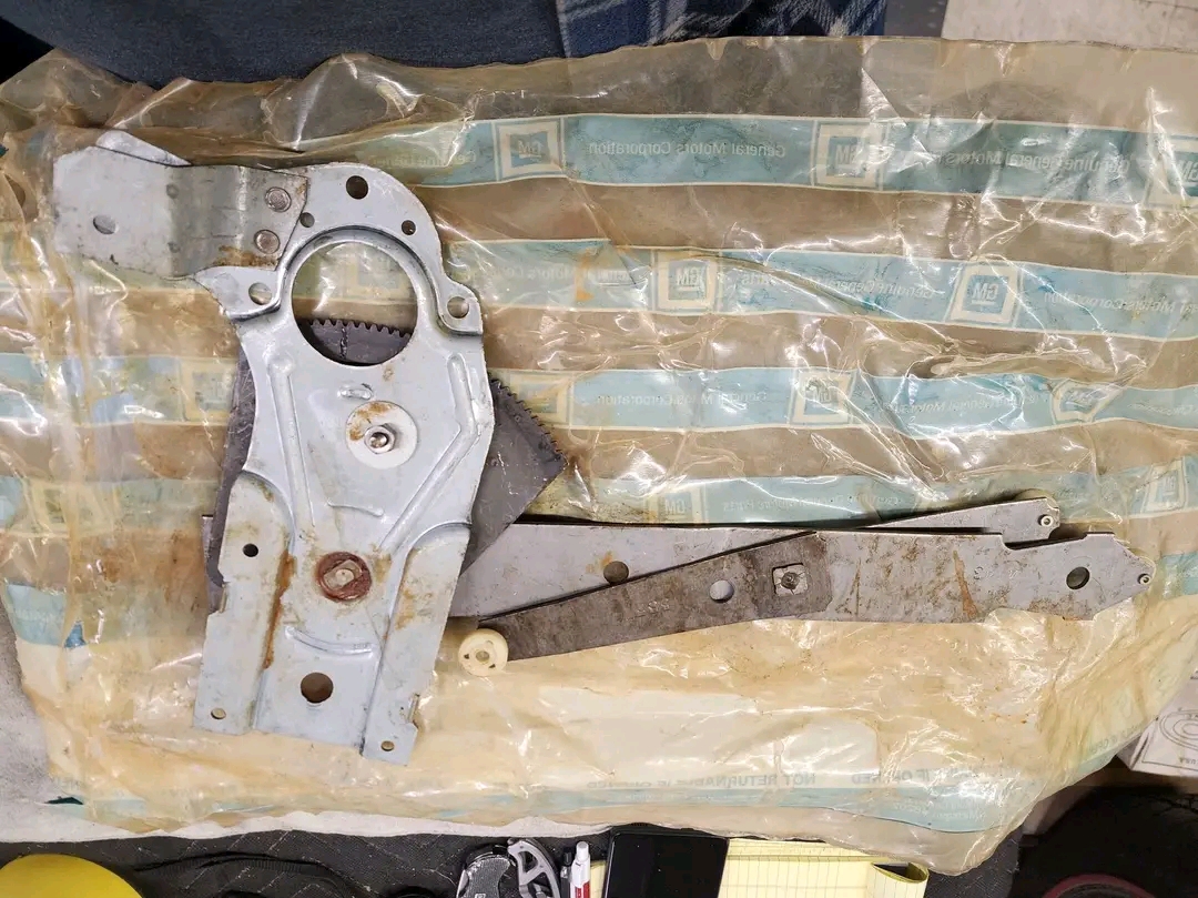 1968-1982 Corvette gm window regulator for power windows driver side