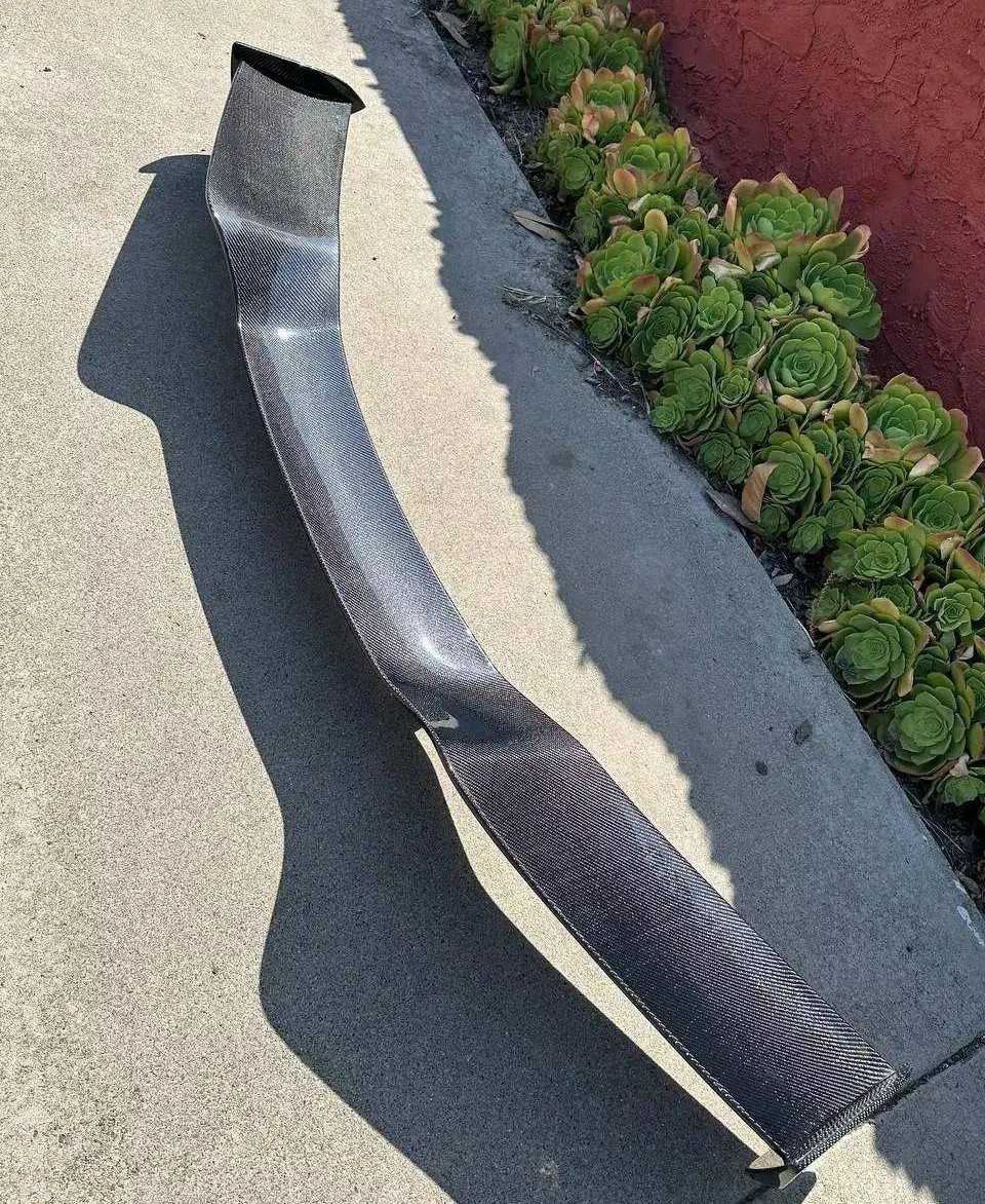 100% carbon fiber Z06 / Z07 high wing spoiler. Classic carbon finish