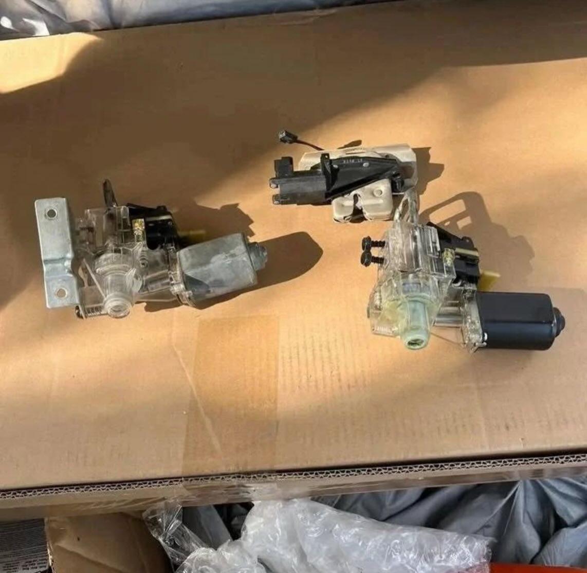 1993-96 Cadillac Fleetwood trunk pull down motor 