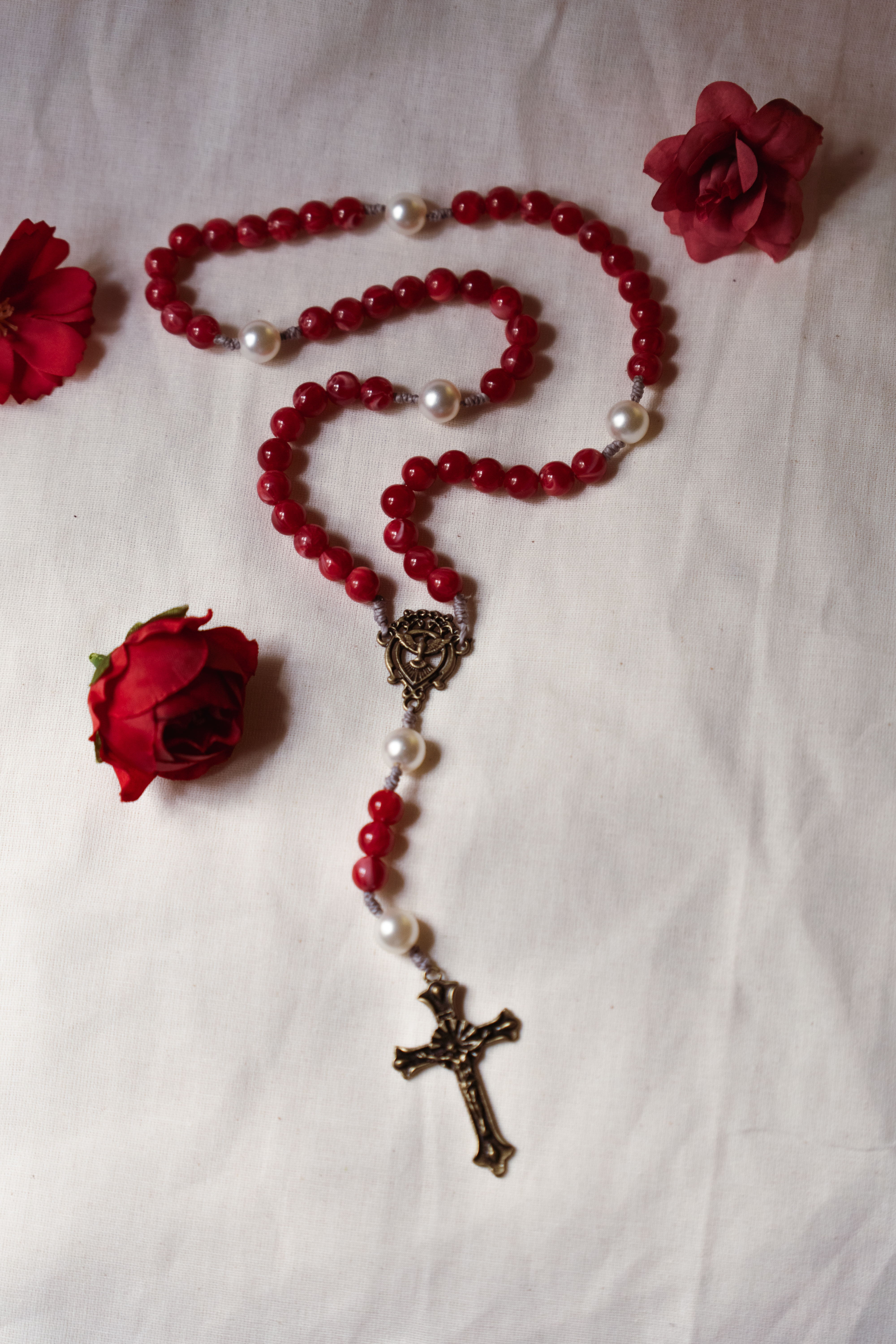 Terço Rosa Carmesim Divino Espírito Santo