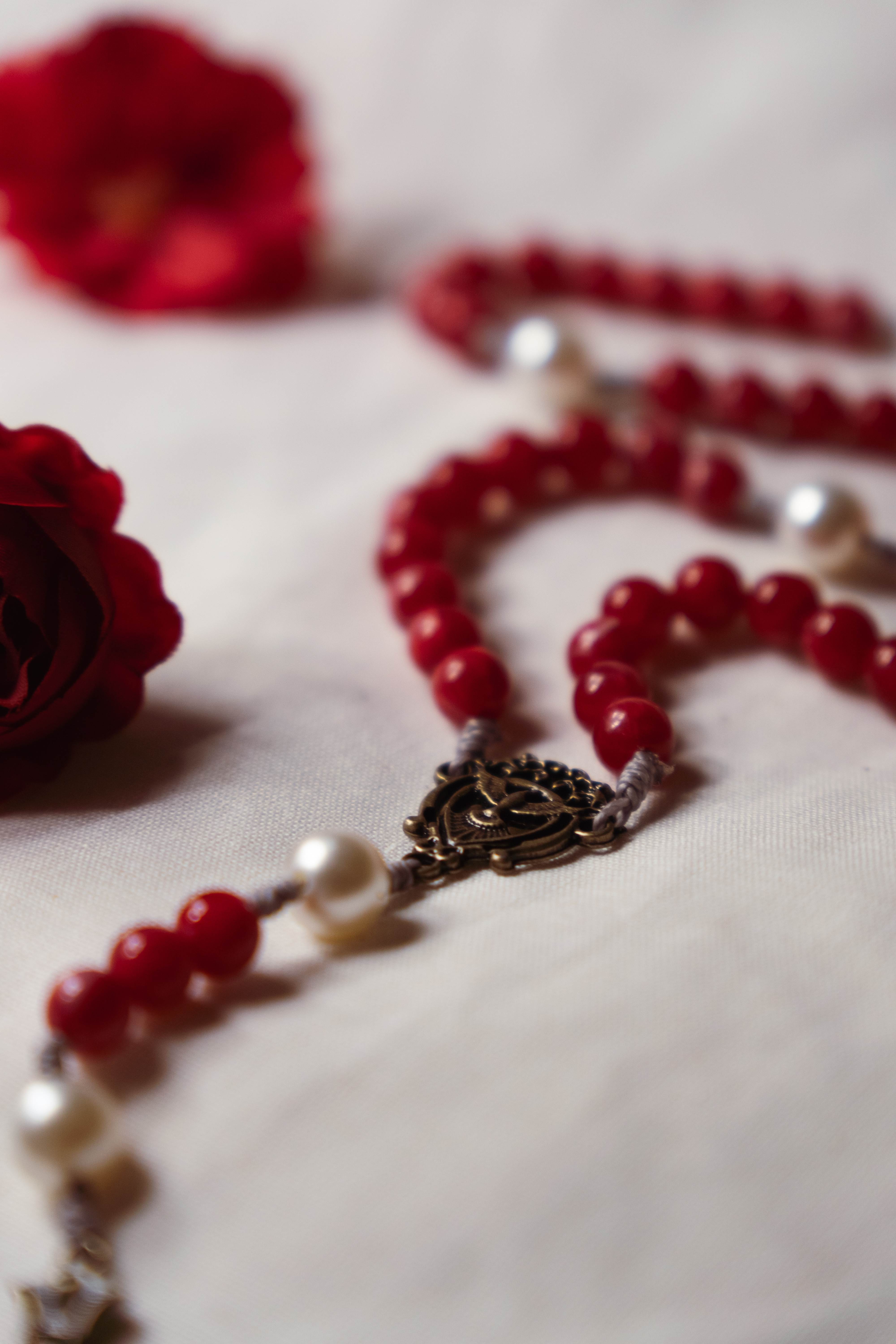 Terço Rosa Carmesim Divino Espírito Santo