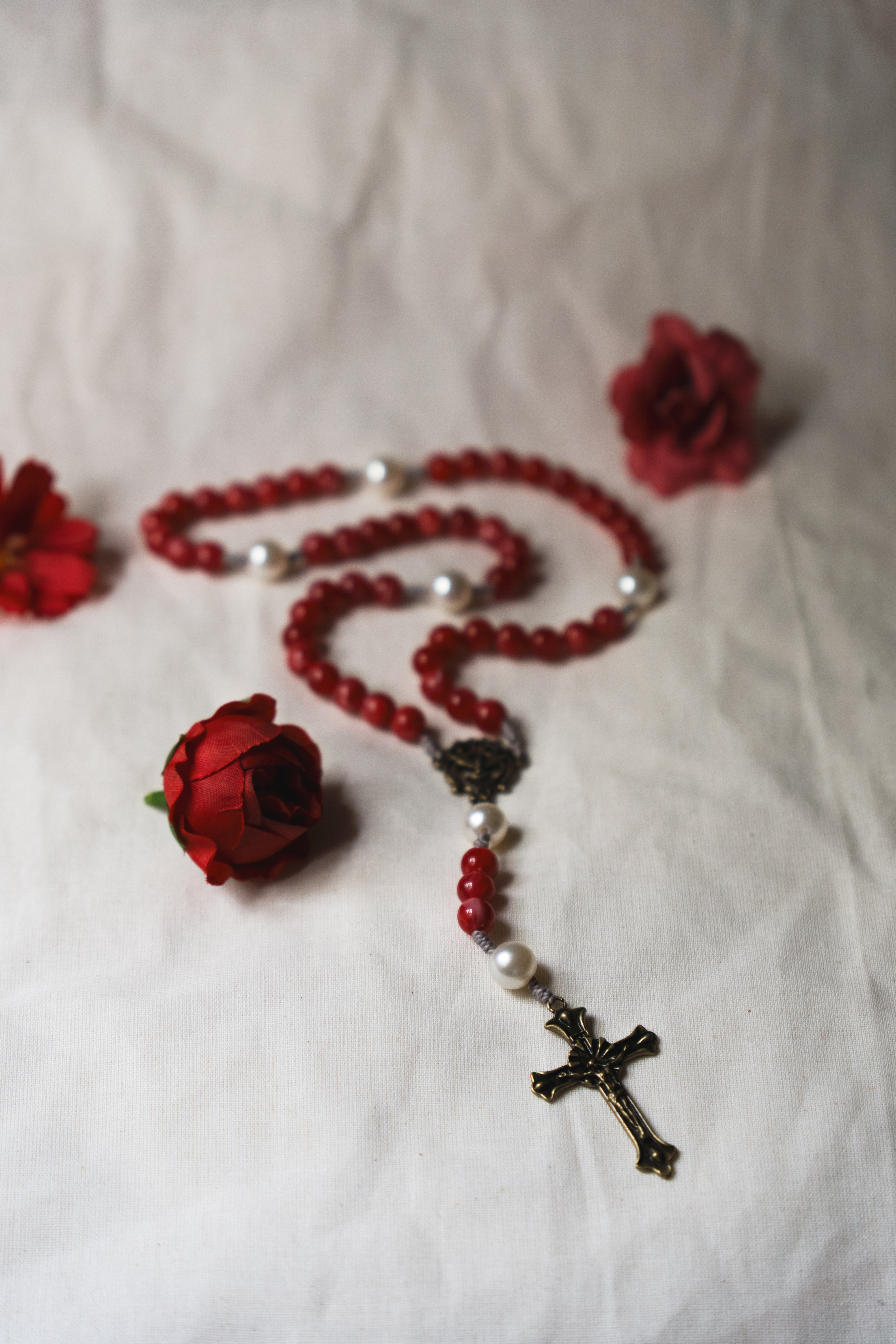 Terço Rosa Carmesim Divino Espírito Santo