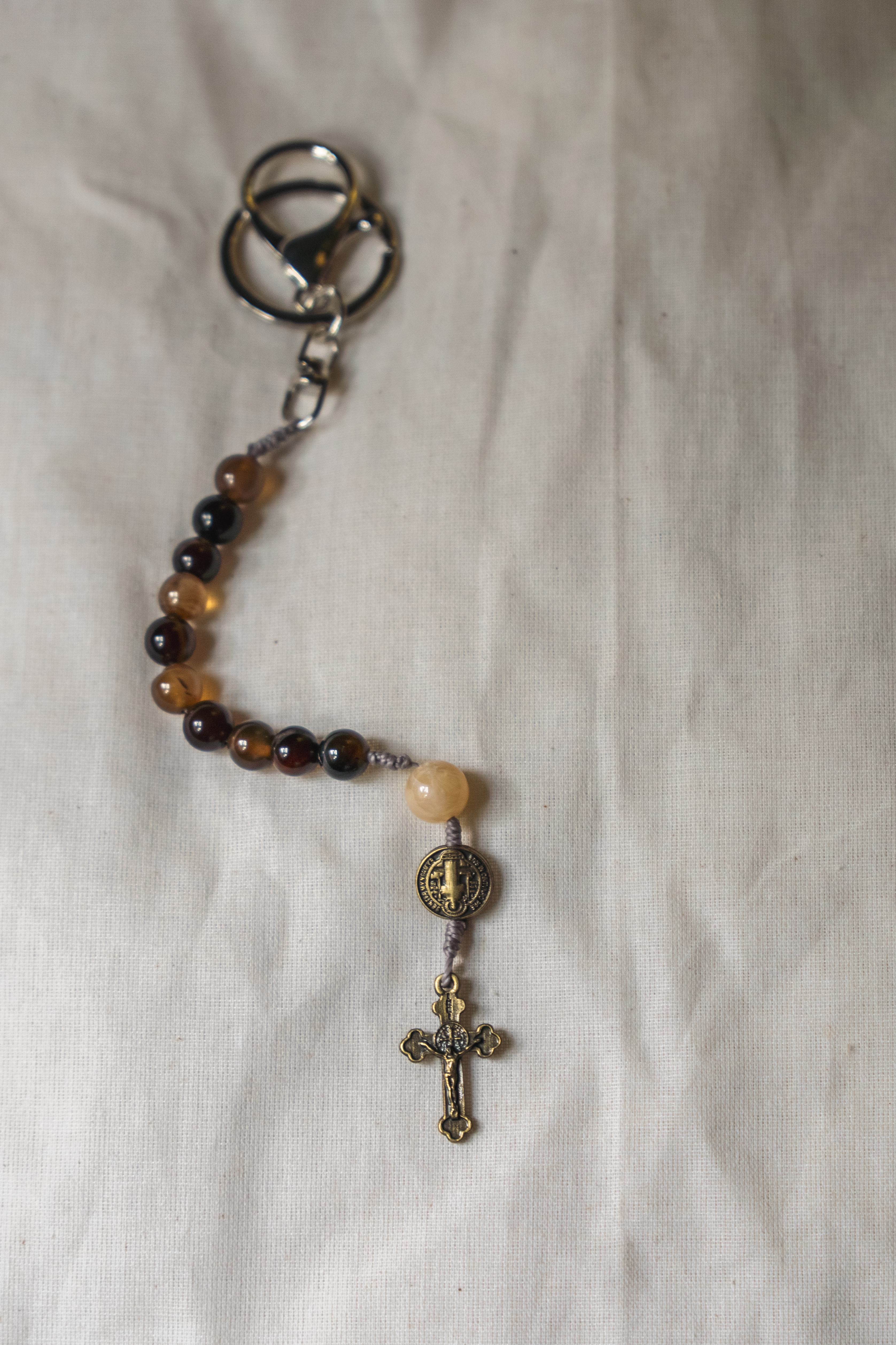 Chaveiro 1 Mistério Dália Café