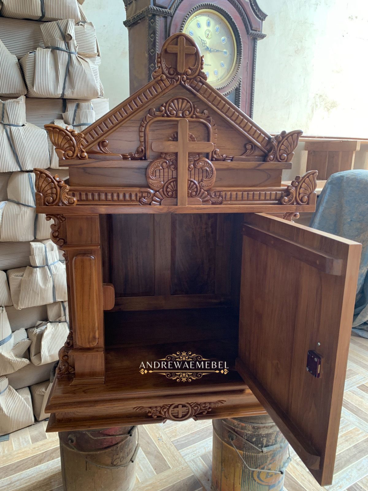 Tabernakel Gereja Model 1