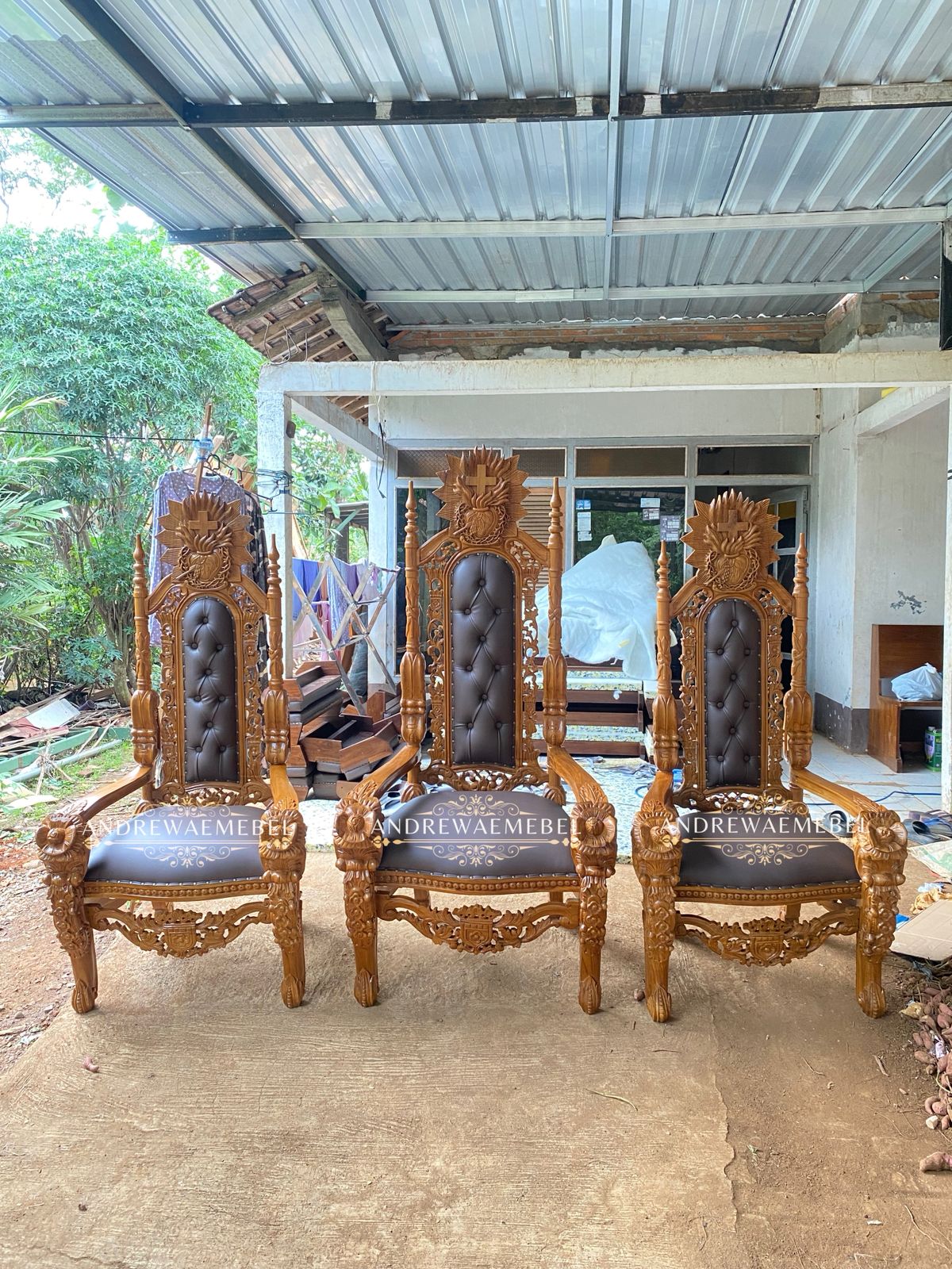 Satu Set Kursi Pastor