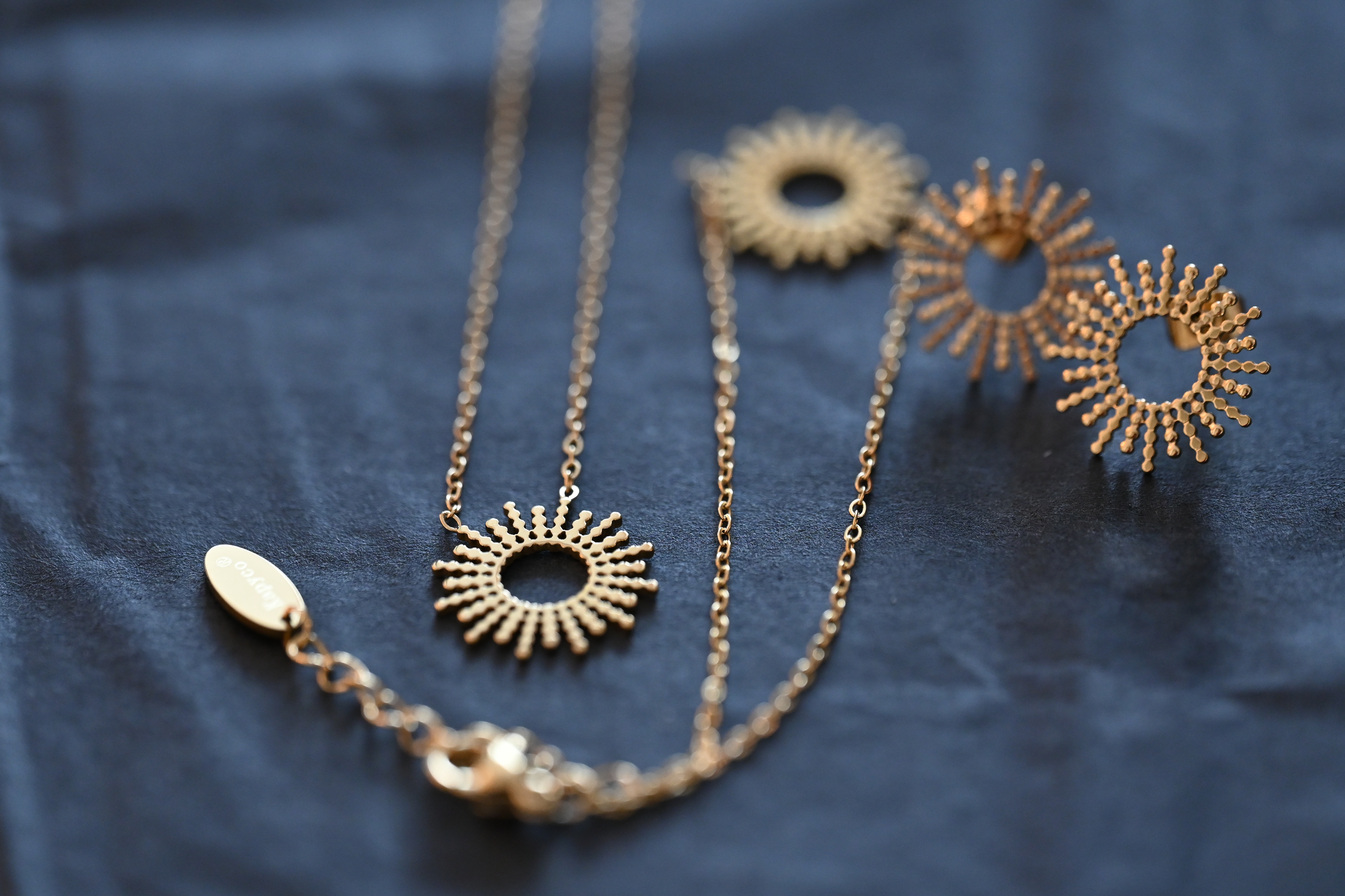 Conjunto de tres piezas diseño de sol