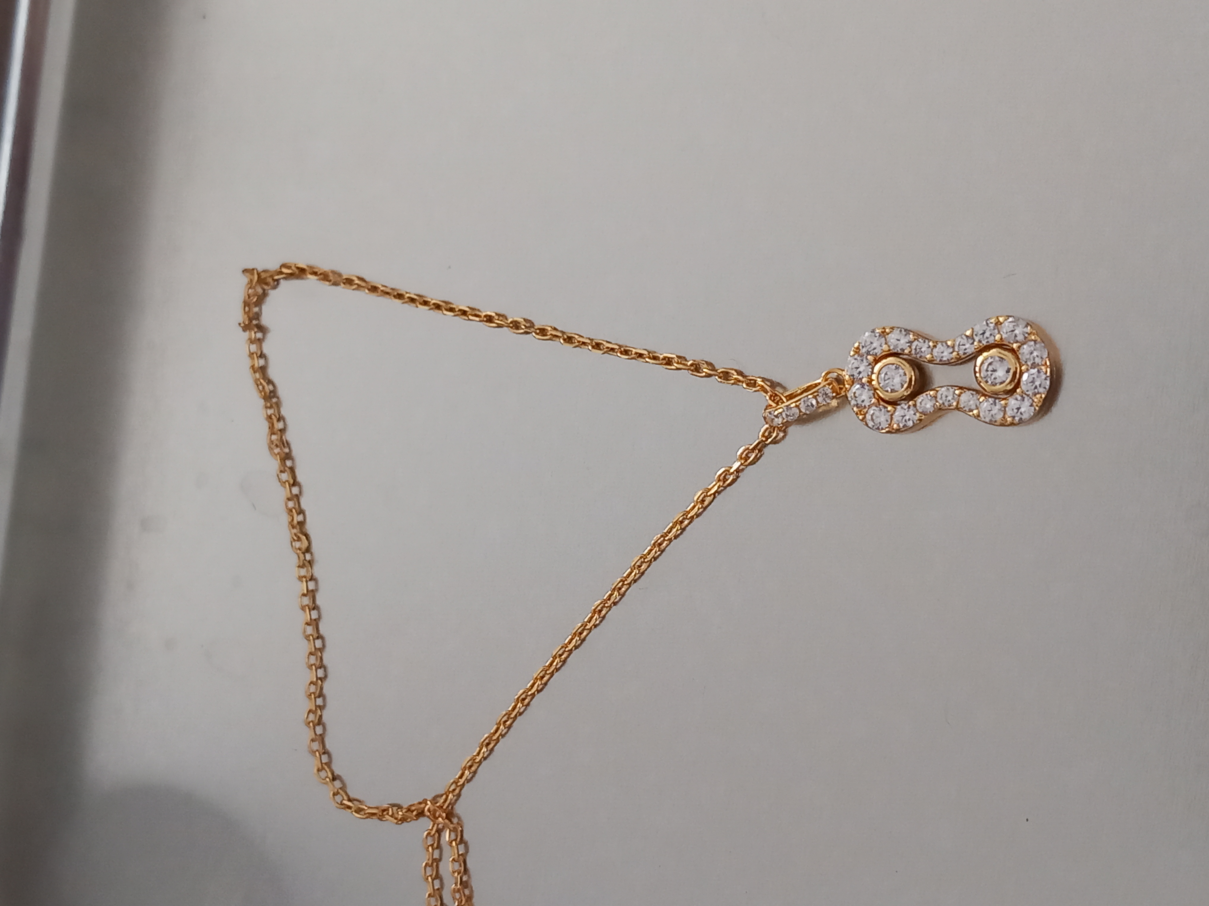 Collar "Claps" de plata chapado de oro con circonitas