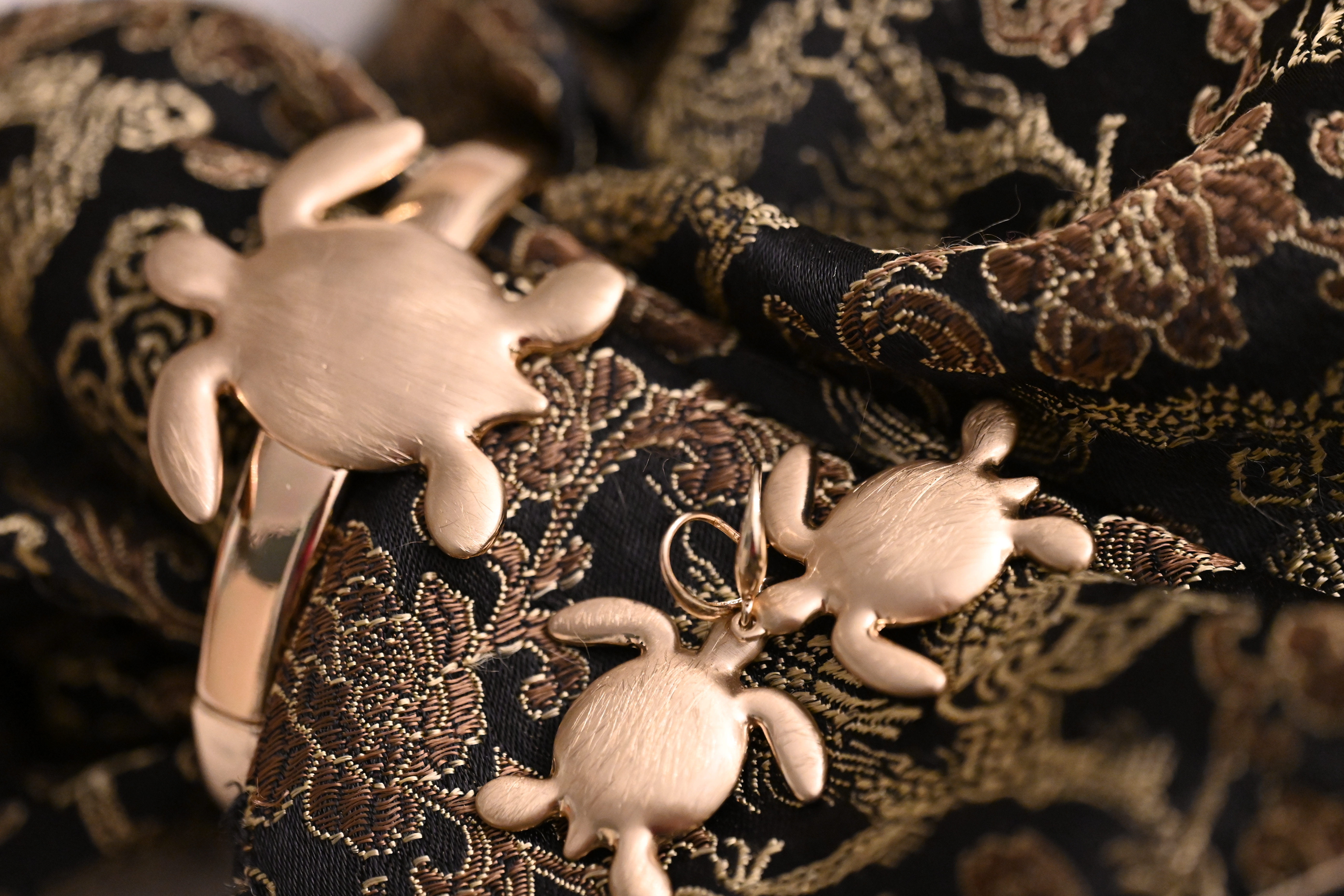 Conjunto de bisuteria con diseño de tortuga