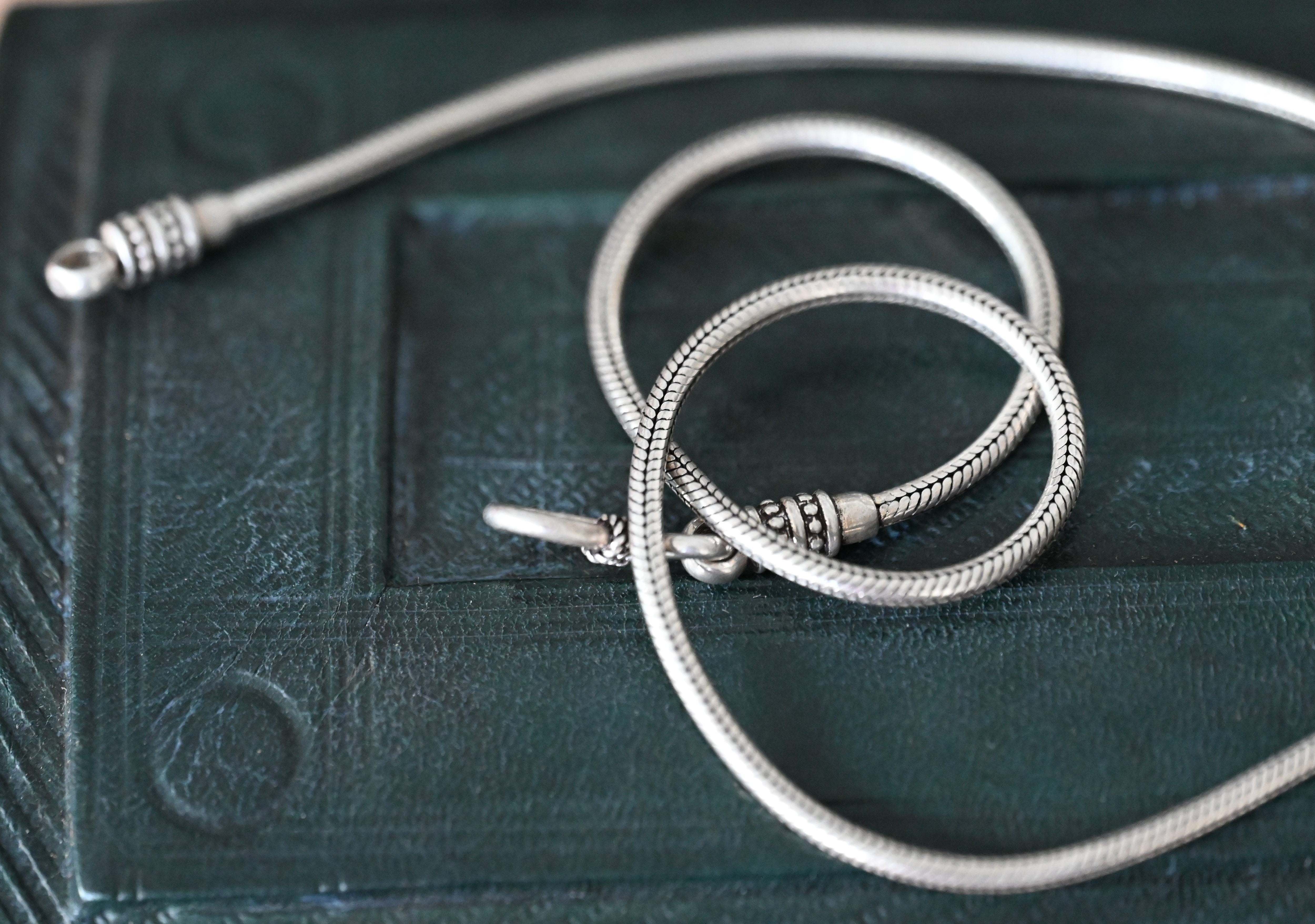 cadena moderna de plata