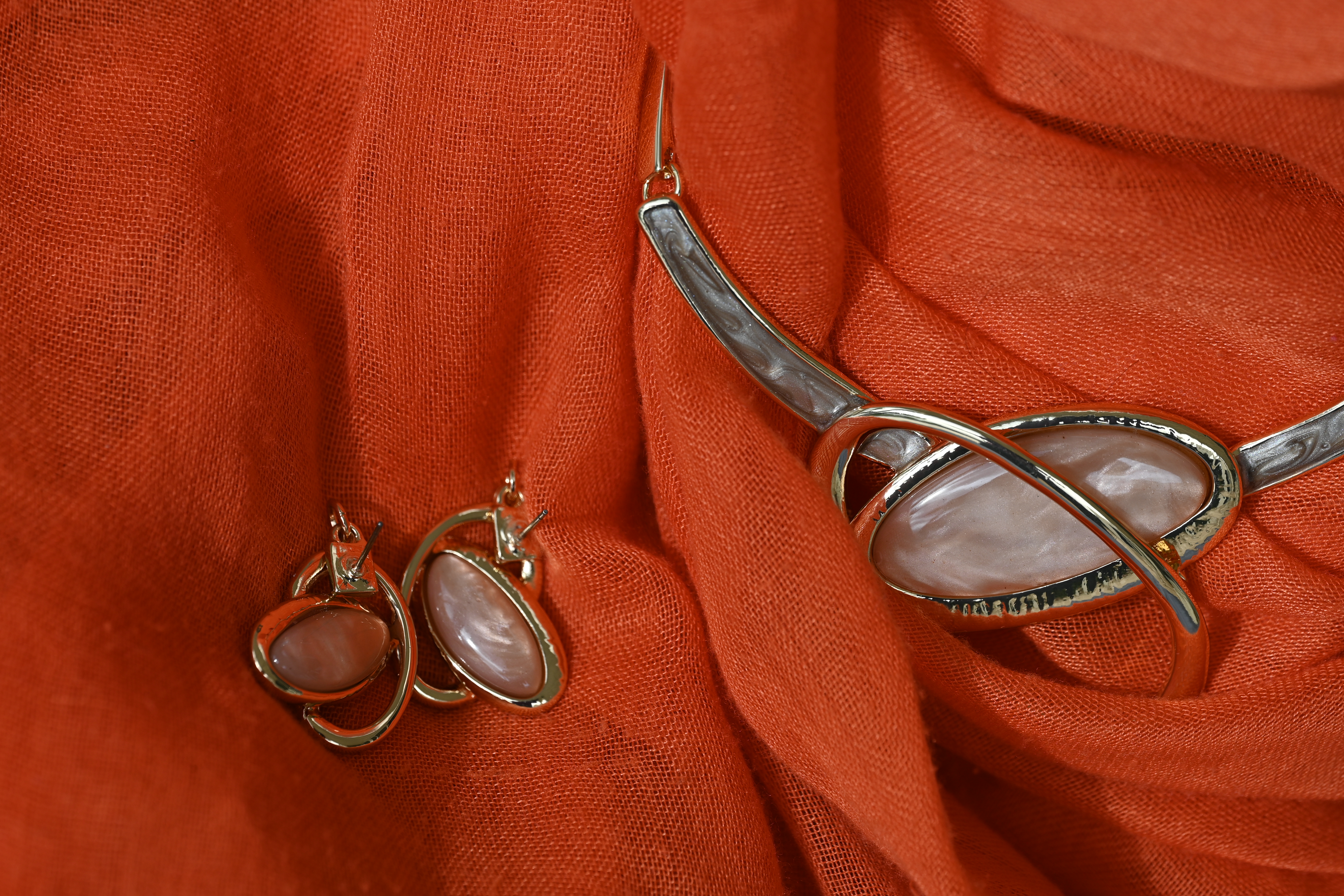 Conjunto bisuteria de piedra rosa