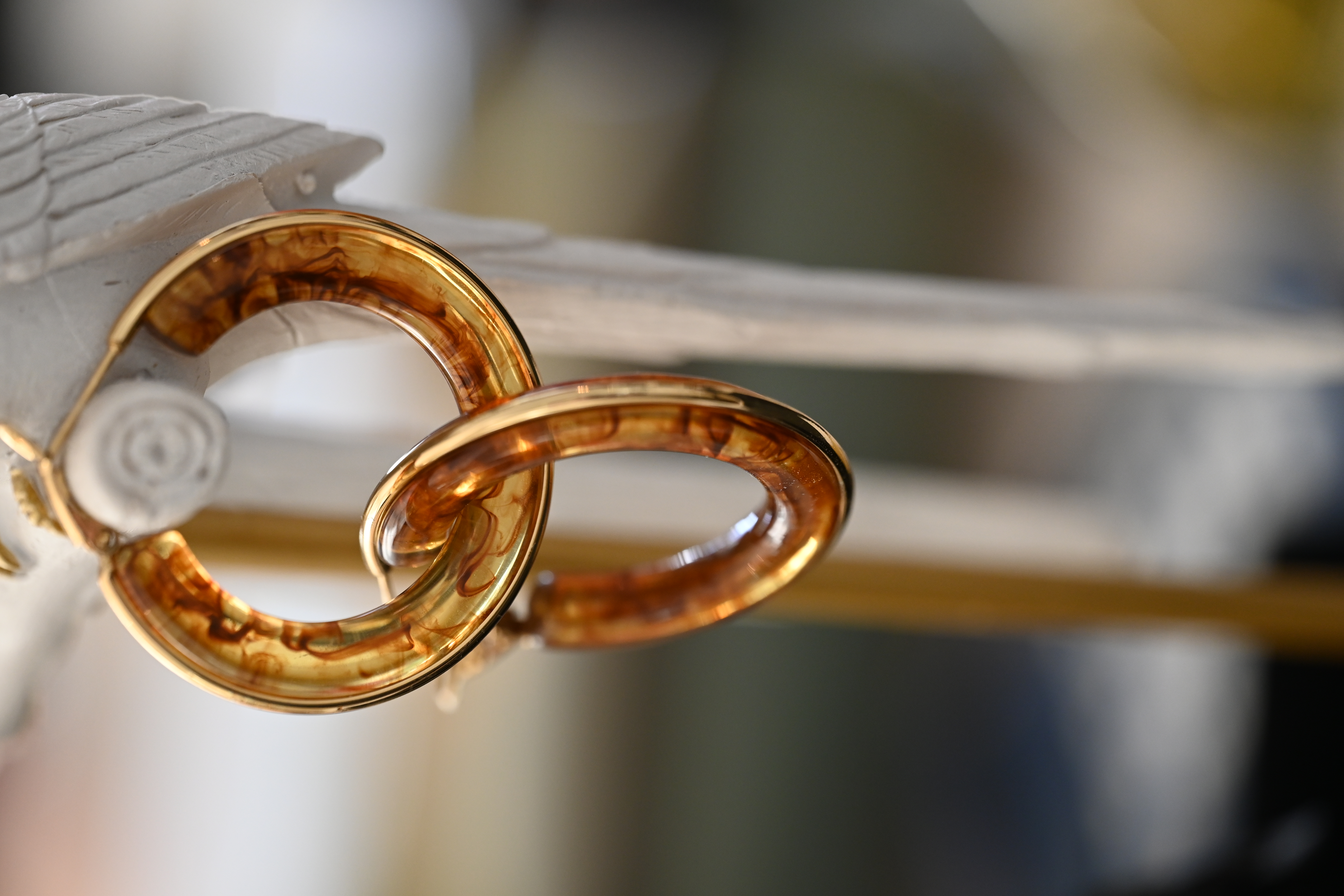 Aros dorados con ámbar