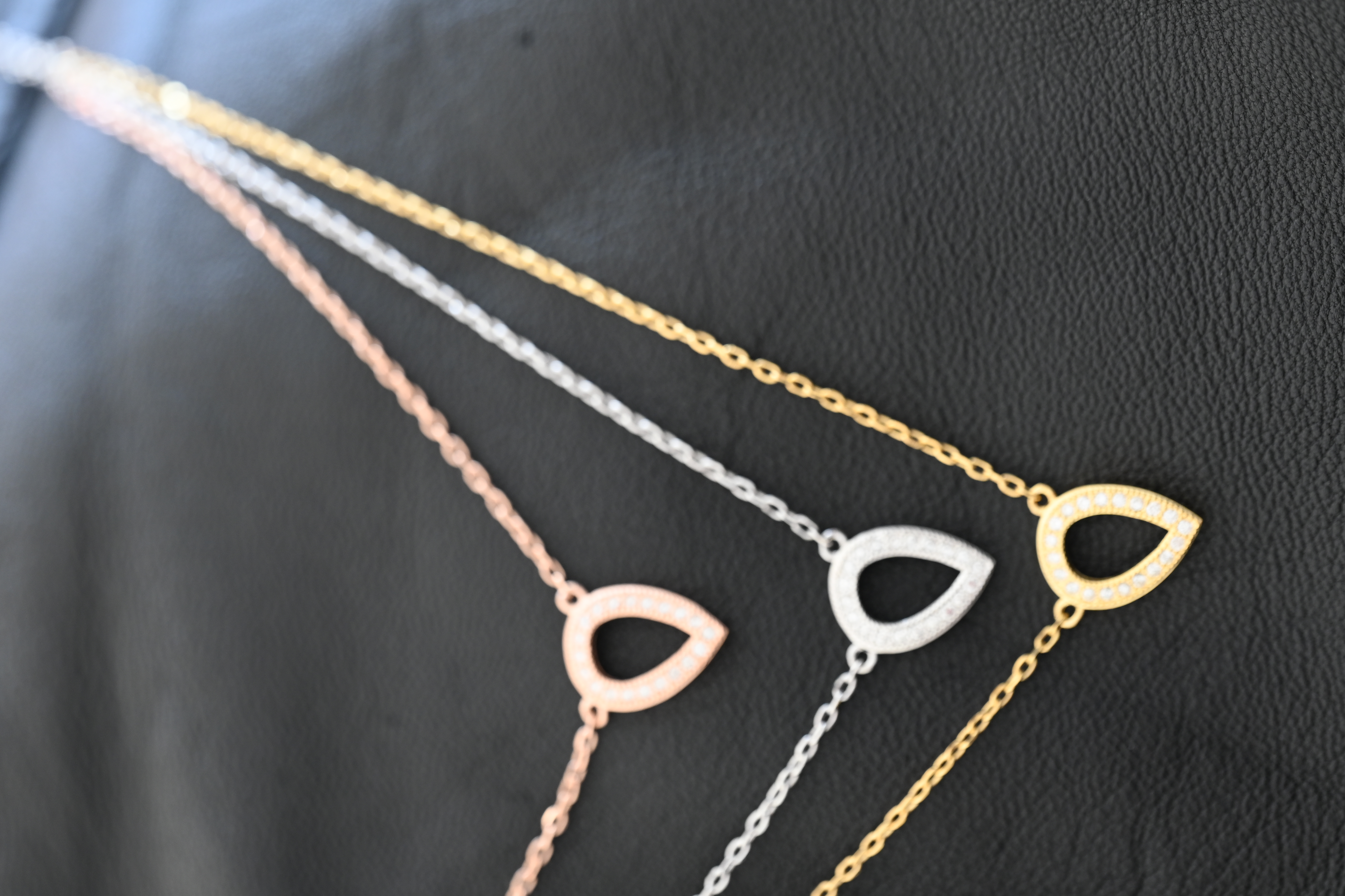 Collar de plata  triple filas de 3 colores y motivo de gotas