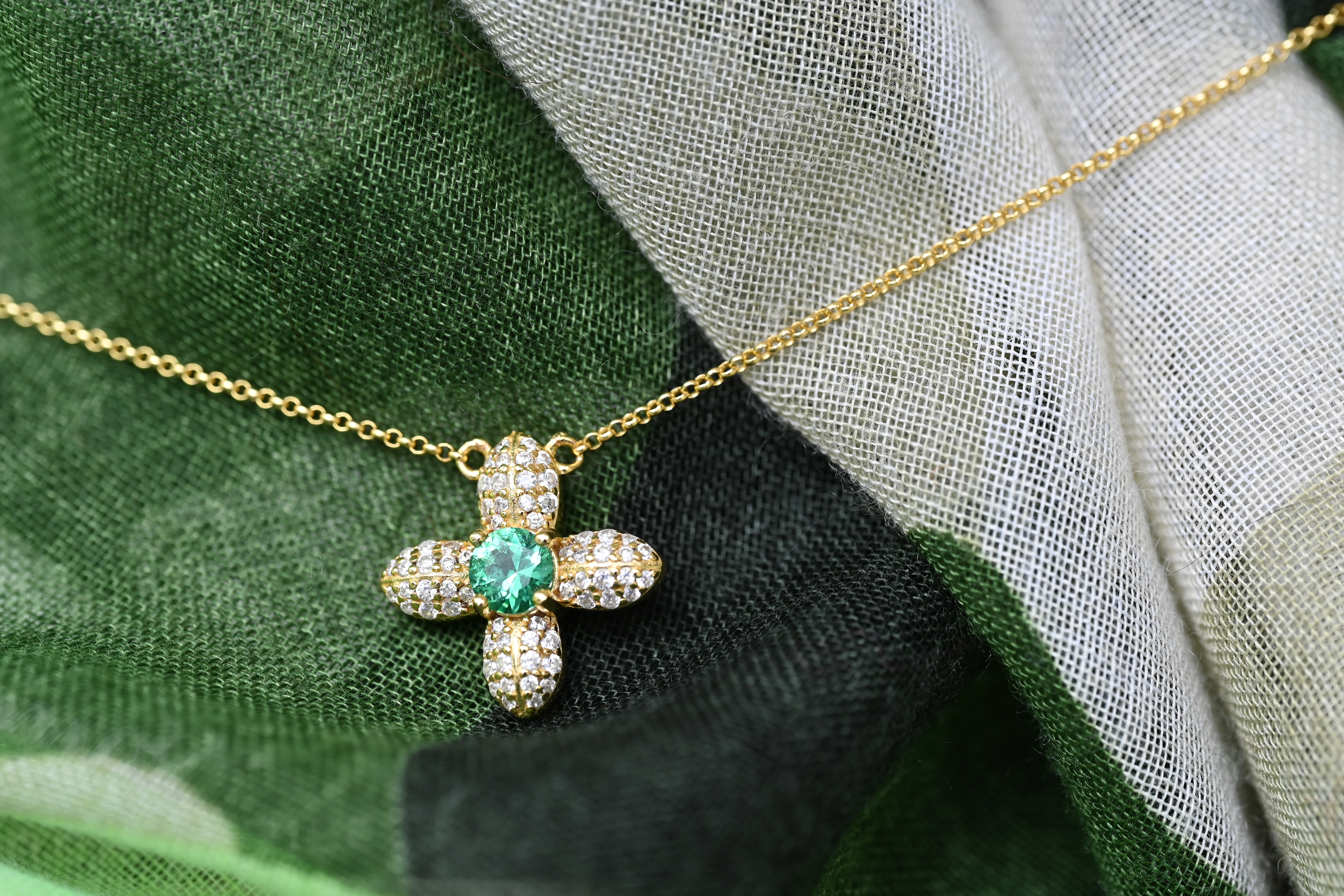 Collar en conjunto de joyería de plata chapado de oro con circonio verde