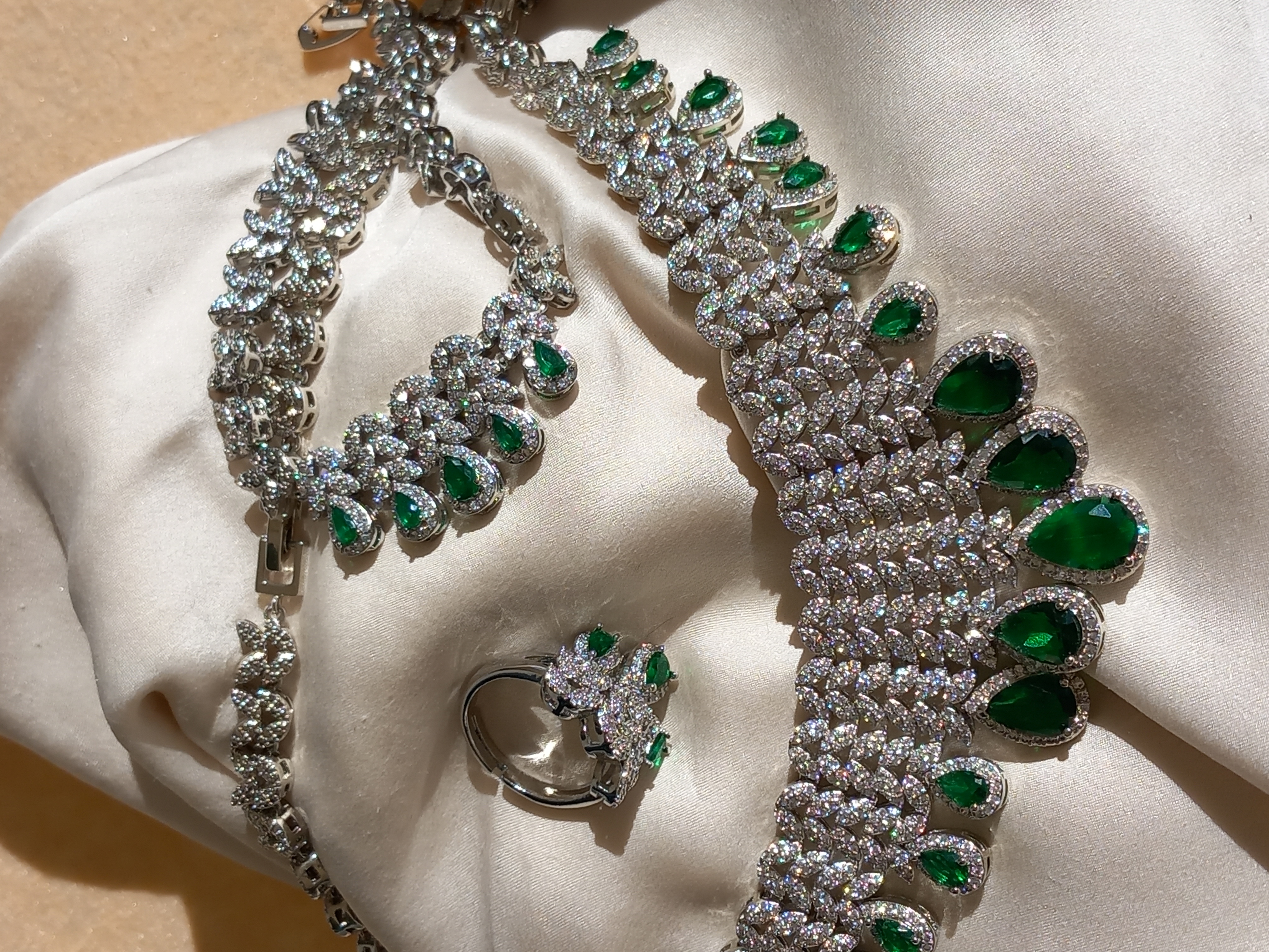 Set de joyas con circonitas verdes