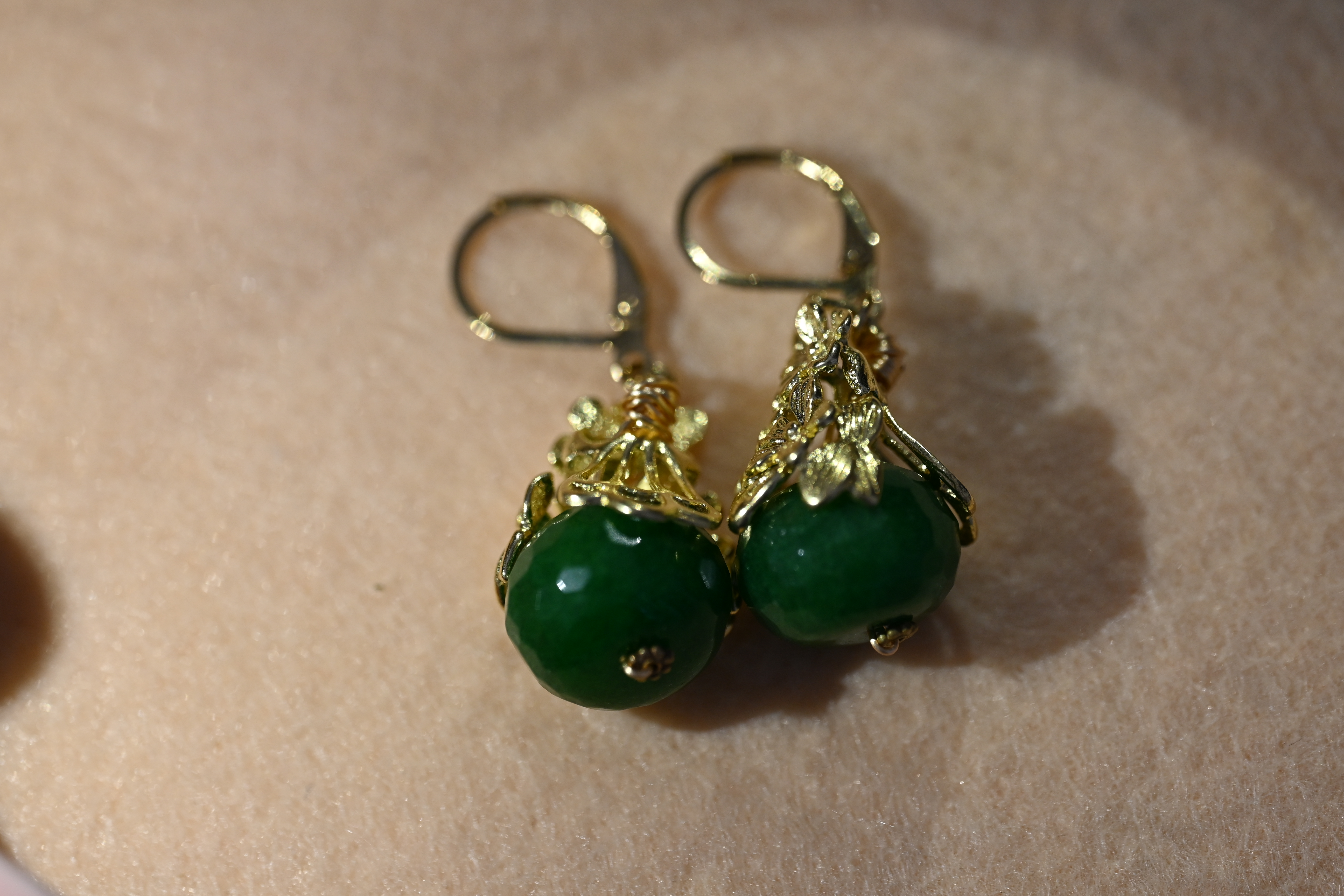 Pendientes Florales con Esmeralda