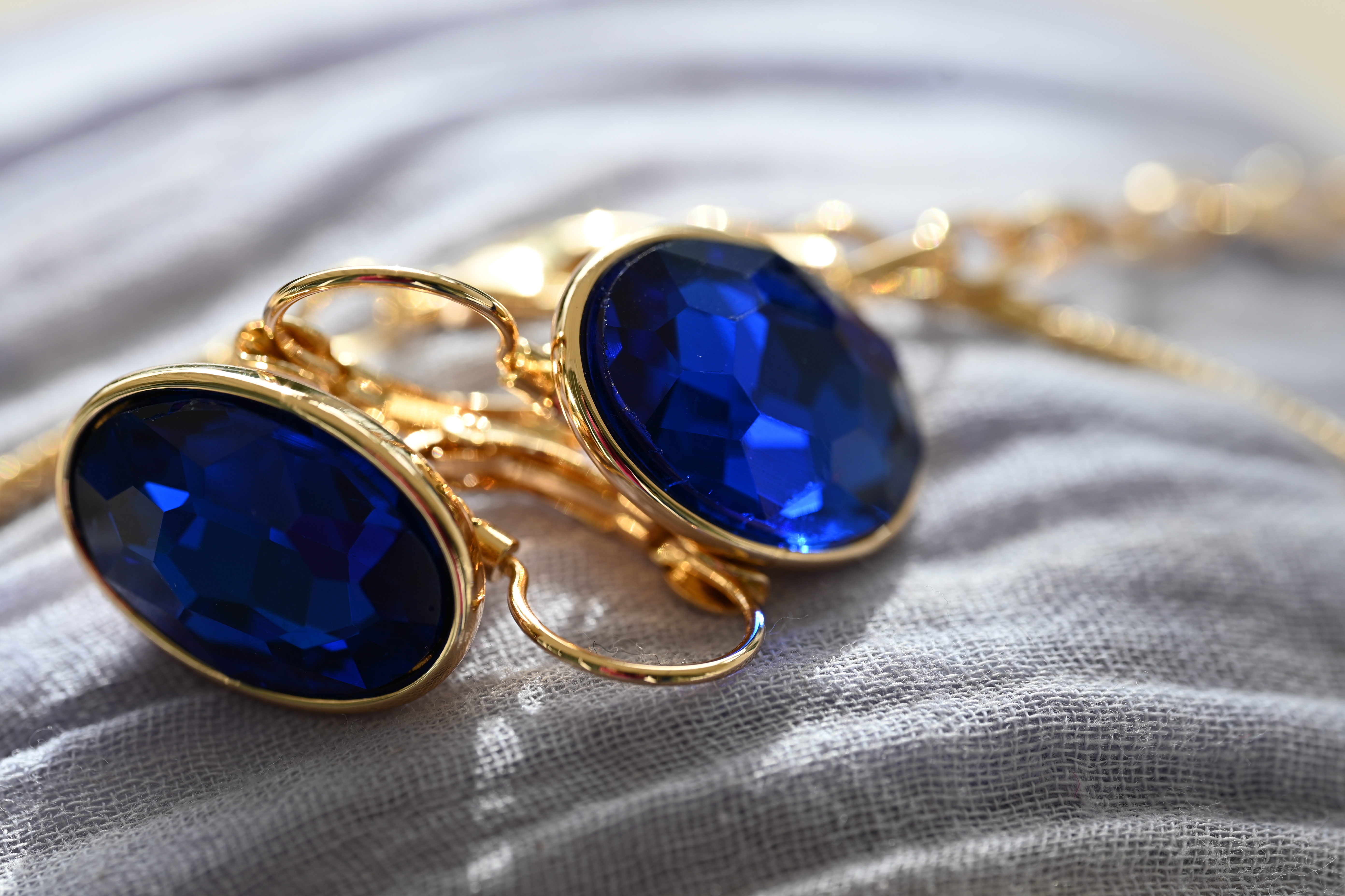 Conjunto collar dorado y azul con sus pendientes